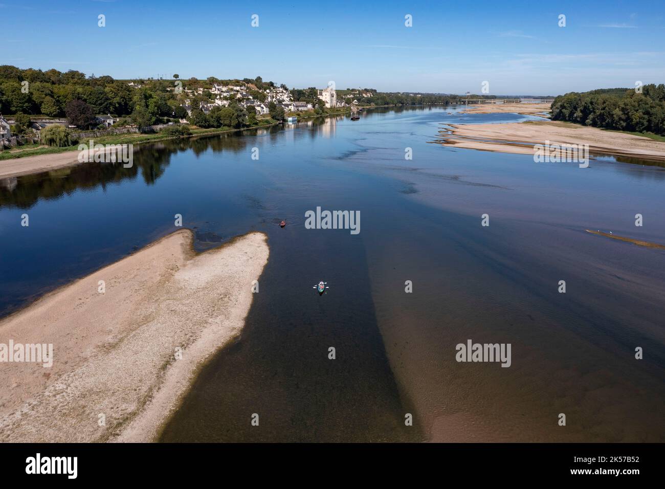 Frankreich, Maine-et-Loire, Loire-Tal, UNESCO-Weltkulturerbe, Ankunft in Saumur mit dem Kajak, (Luftaufnahme) Stockfoto