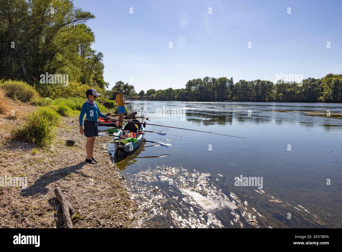 Frankreich, Indre-et-Loire, Loire-Tal, von der UNESCO zum Weltkulturerbe erklärt.der zweite Abend des Roaming, das Biwak in Cinq-Mars-LA-PileEin Abend, der dem Fischen nach kleinen Fischen gewidmet ist Stockfoto