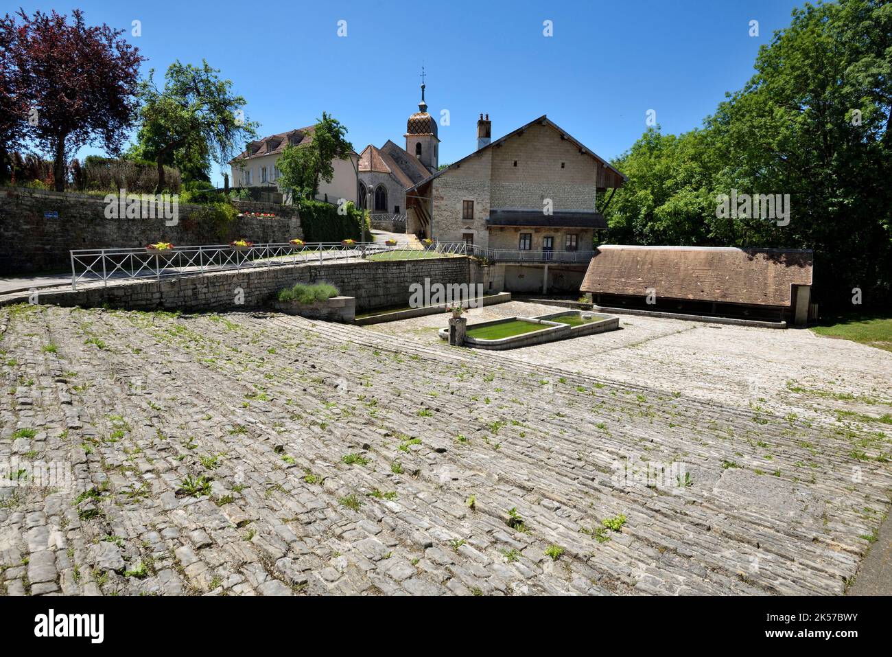 Frankreich, Doubs, Chantrans, Rue de l Eglise, die große Brunnenwasserstelle aus dem Jahr 1826 Stockfoto