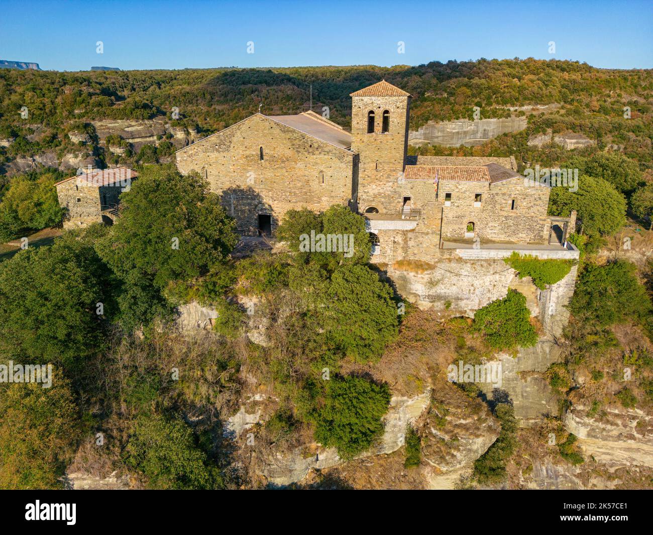 Spanien, Katalonien, Stausee Sau (Pantà de Sau), romanisches Kloster Sant Pere de Casserres (Luftaufnahme) Stockfoto