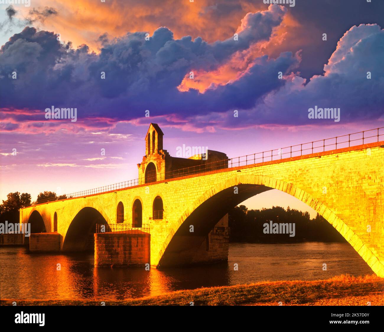 ALTE STEINERNE PONT SAINT-BENEZET-BRÜCKE-RHÔNE AVIGNON VAUCLUSE FRANKREICH Stockfoto