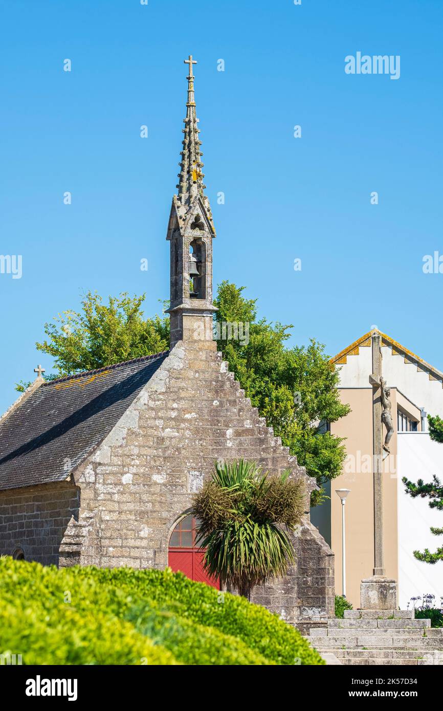 Frankreich, Finistere, Concarneau, 15.-16. Jahrhunderte Kapelle des Kreuzes oder Notre-Dame du Bon-Secours Kapelle auf dem Küstenwanderweg oder GR 34 Fernwanderweg Stockfoto