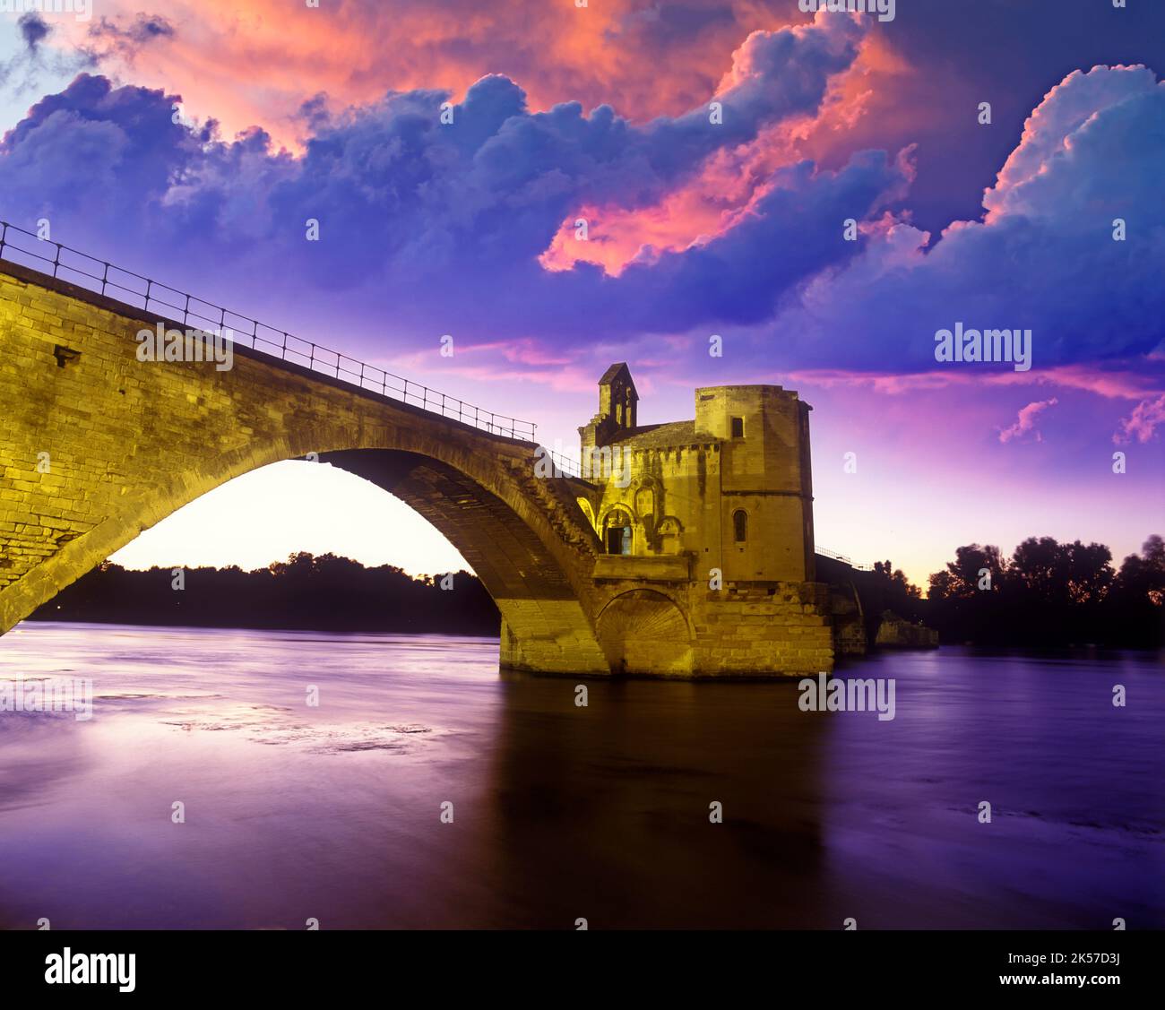ALTE STEINERNE PONT SAINT-BENEZET-BRÜCKE-RHÔNE AVIGNON VAUCLUSE FRANKREICH Stockfoto