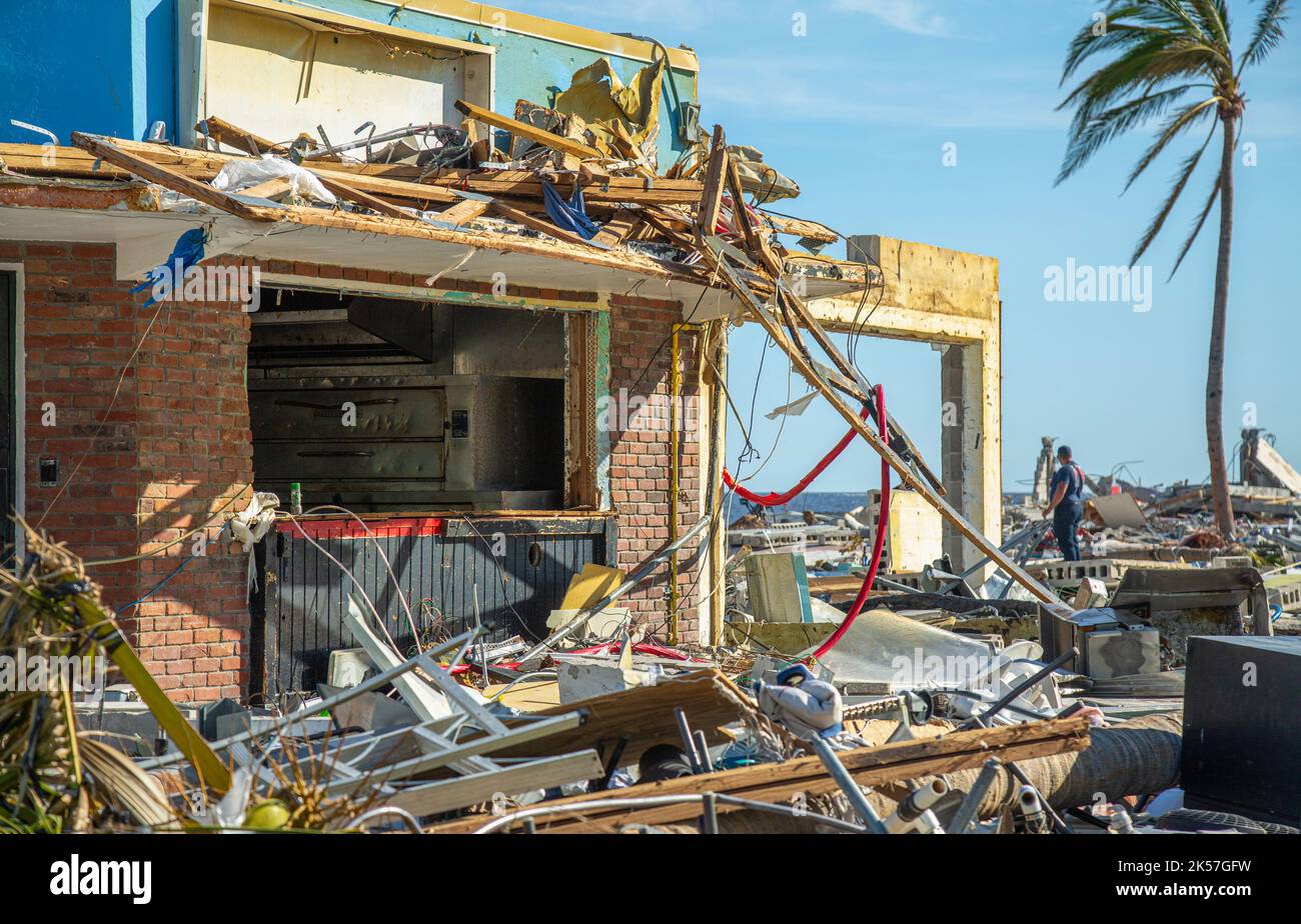 Schäden und Trümmer nach dem Hurkan Ian am Fort Myers Beach im Südwesten Floridas am 3. Oktober 2022, fünf Tage nach dem Ansturm des Sturms der Kategorie 4. (USA) Stockfoto