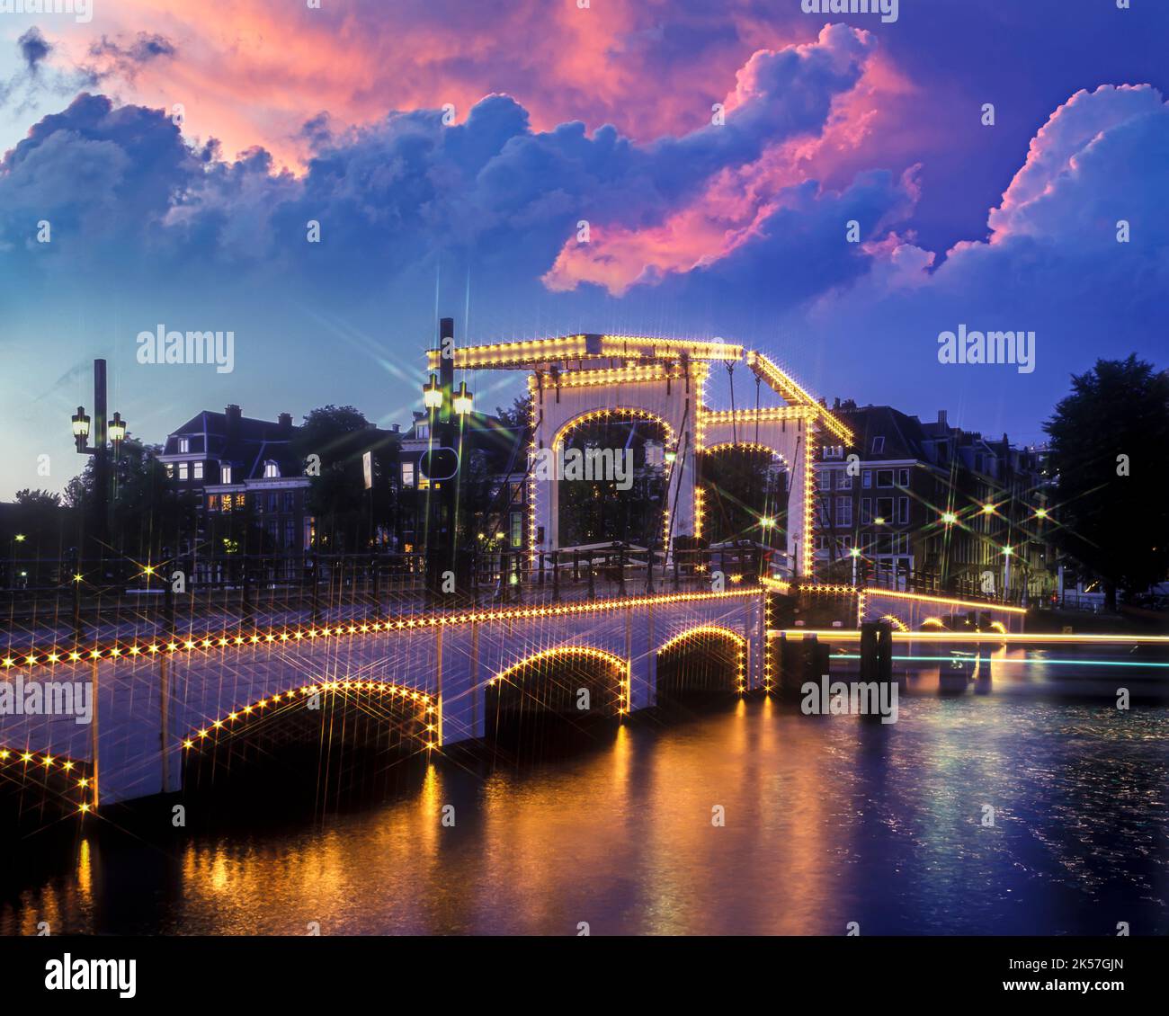 MAGERE BRUG SKINNY BRIDGE AMSTEL KANAL AMSTERDAM HOLLAND Stockfoto