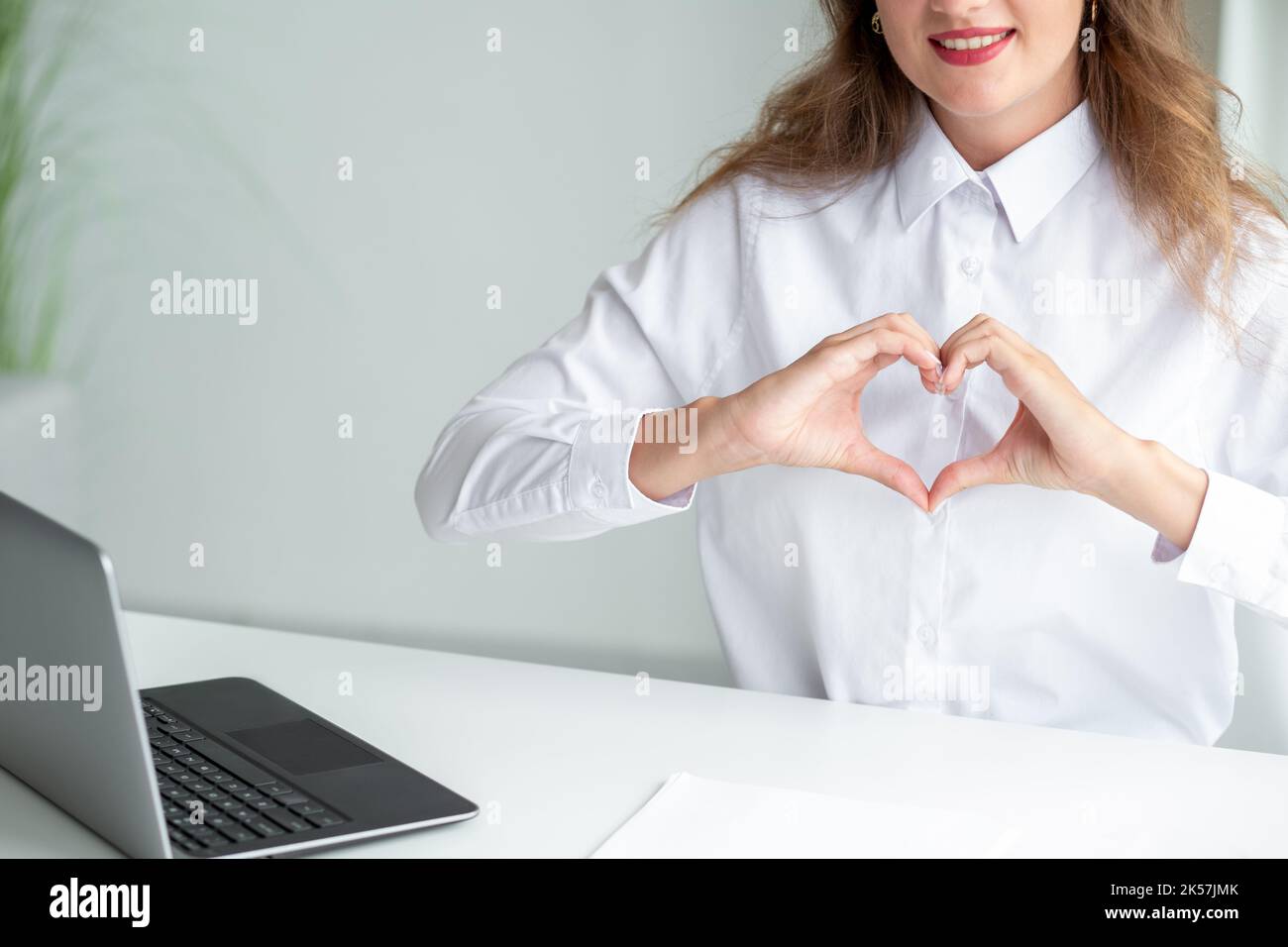 Corporate Loyalty Office Frau inspirierte Arbeit Stockfoto