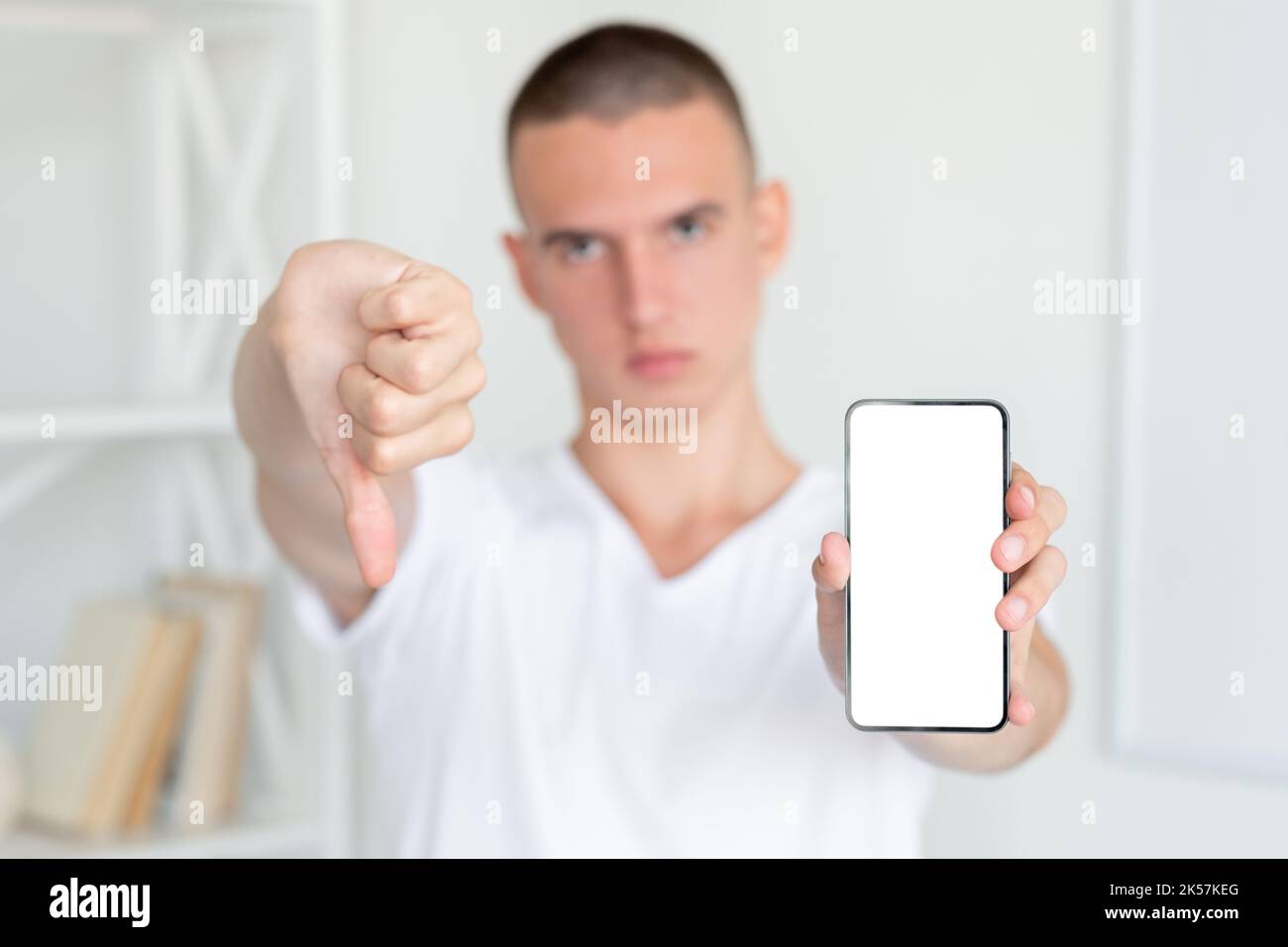 Nicht wie Geste unzufrieden Mann Online-Service traurig Stockfoto