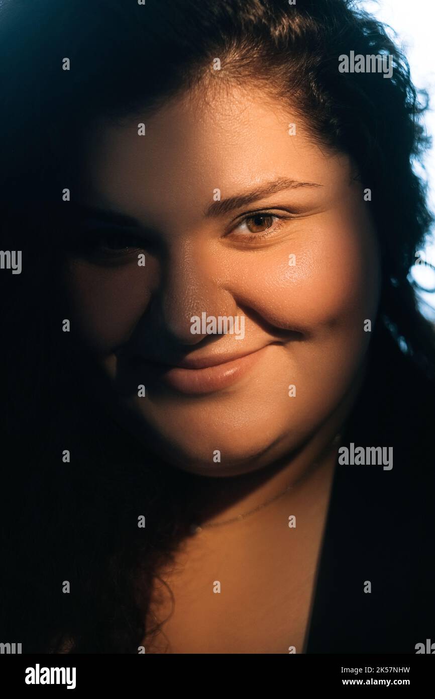 Übergewichtige Frau Gesicht Gesichtspflege Schönheit Haut Stockfoto