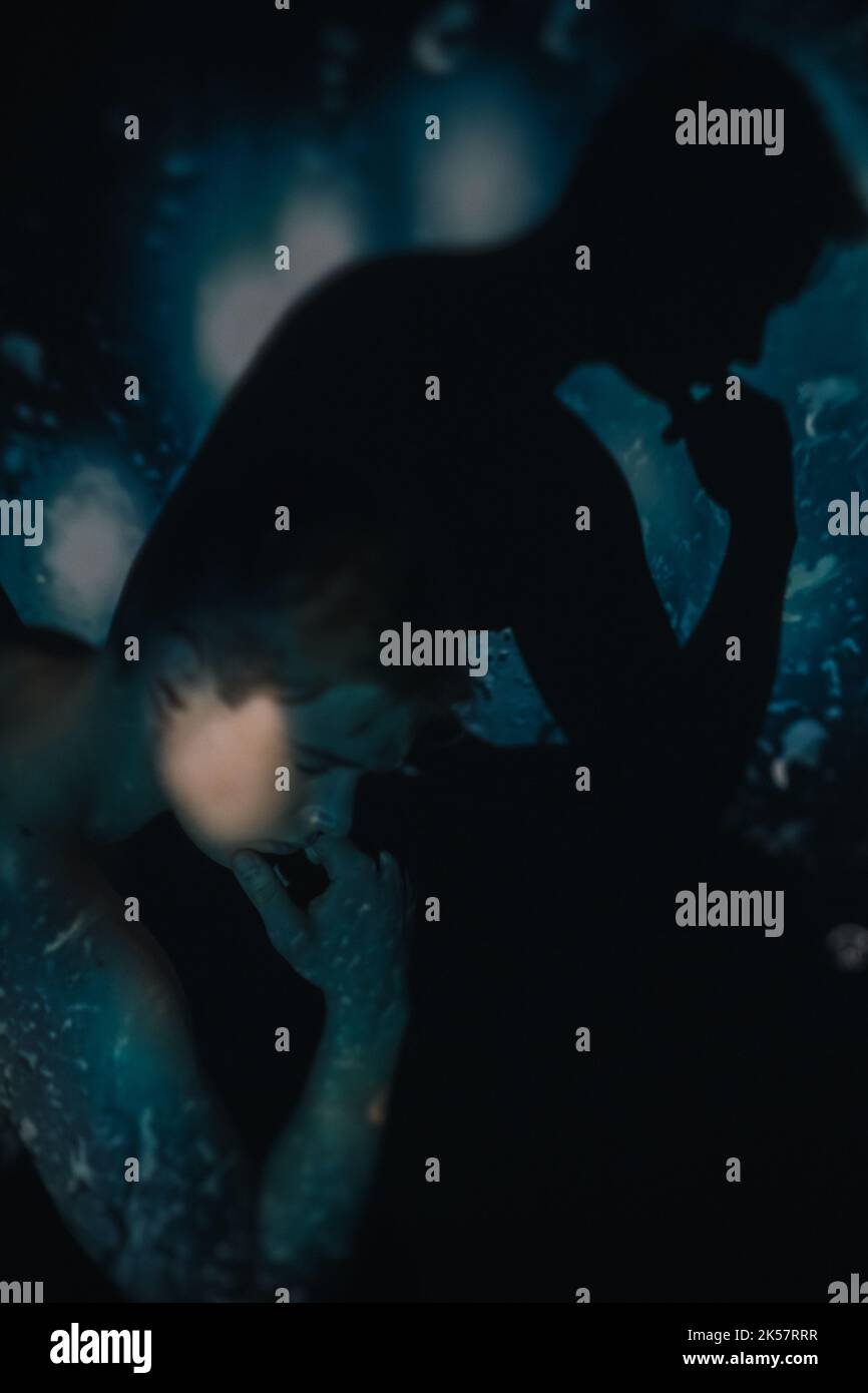 Denker Mann Silhouette Porträt konzentrierter Geist Stockfoto