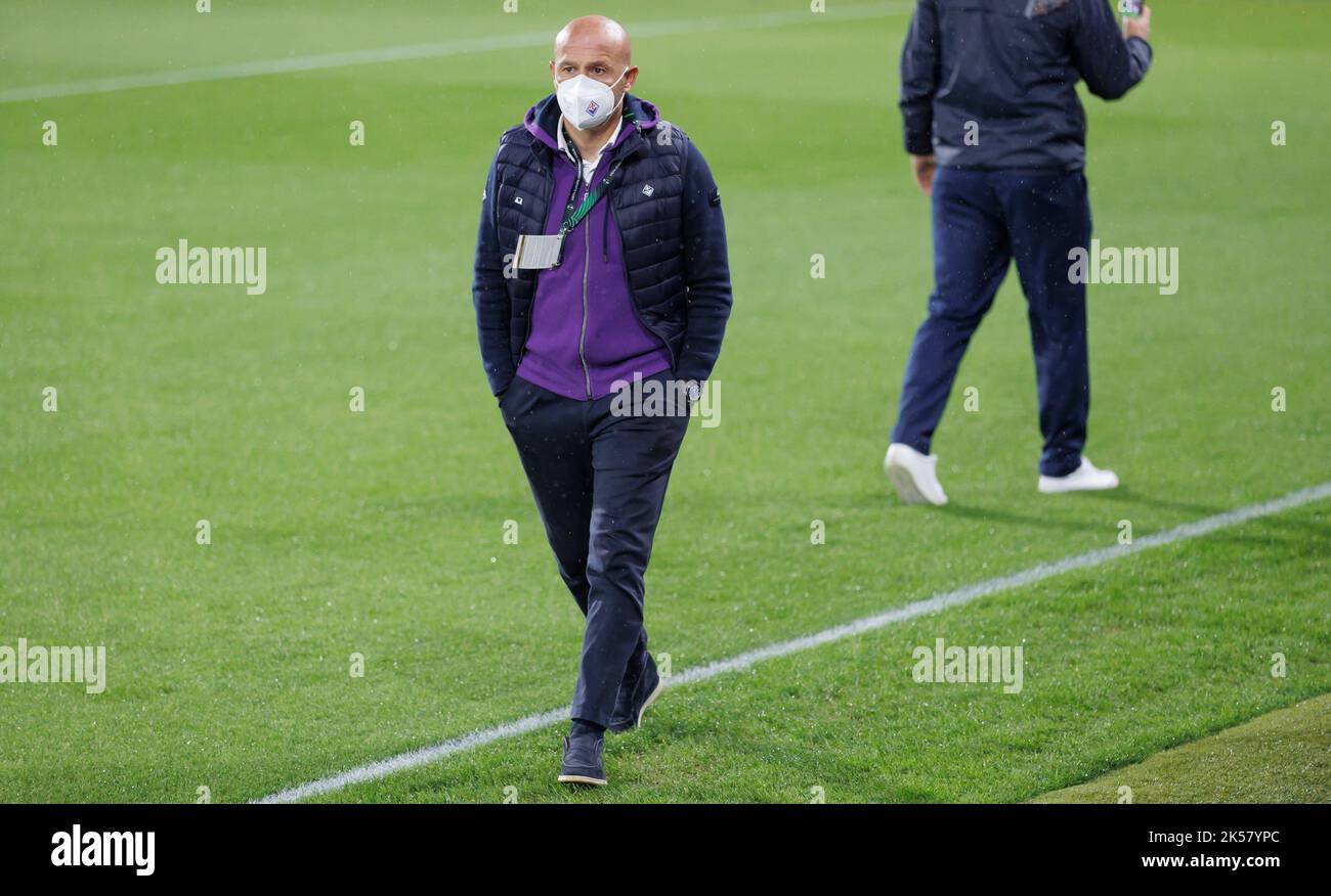 Fiorentina Cheftrainer Vincenzo Italiano kommt vor dem Spiel der UEFA Europa Conference League im Tynecastle Park, Edinburgh an. Bilddatum: Donnerstag, 6. Oktober 2022. Stockfoto