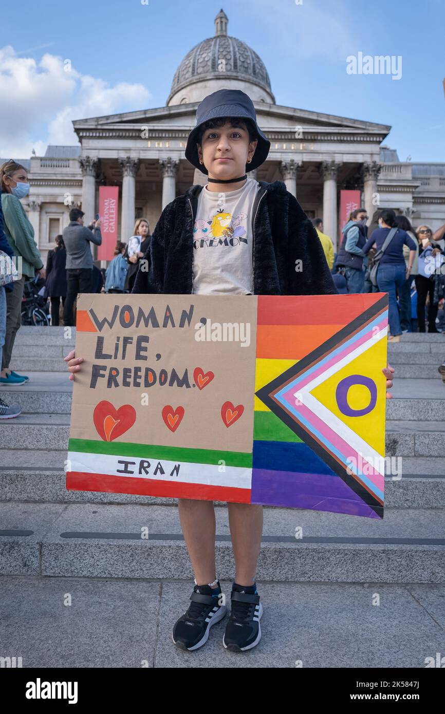 Hunderte britisch-iranischer Menschen versammeln sich auf dem Trafalgar Square und fordern mehr Maßnahmen seit dem Tod von Mahsa Amini. London, Großbritannien. Stockfoto