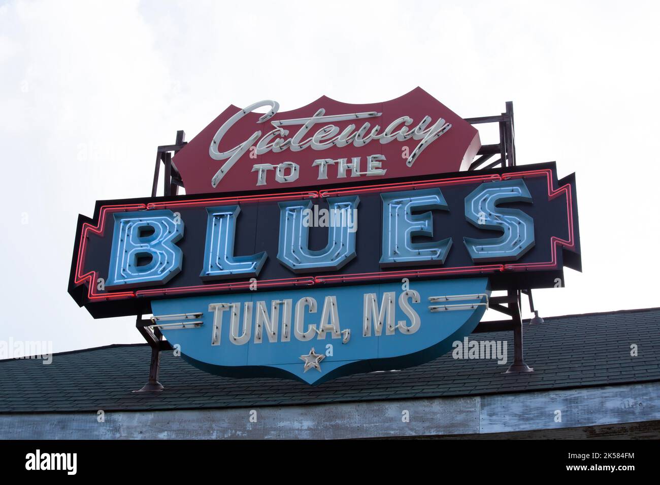 TUNICA, MISSISSIPPI/USA - 11. Juli 2016: Tor zum Blues Visitors Center & Museum - Tunica. Stockfoto