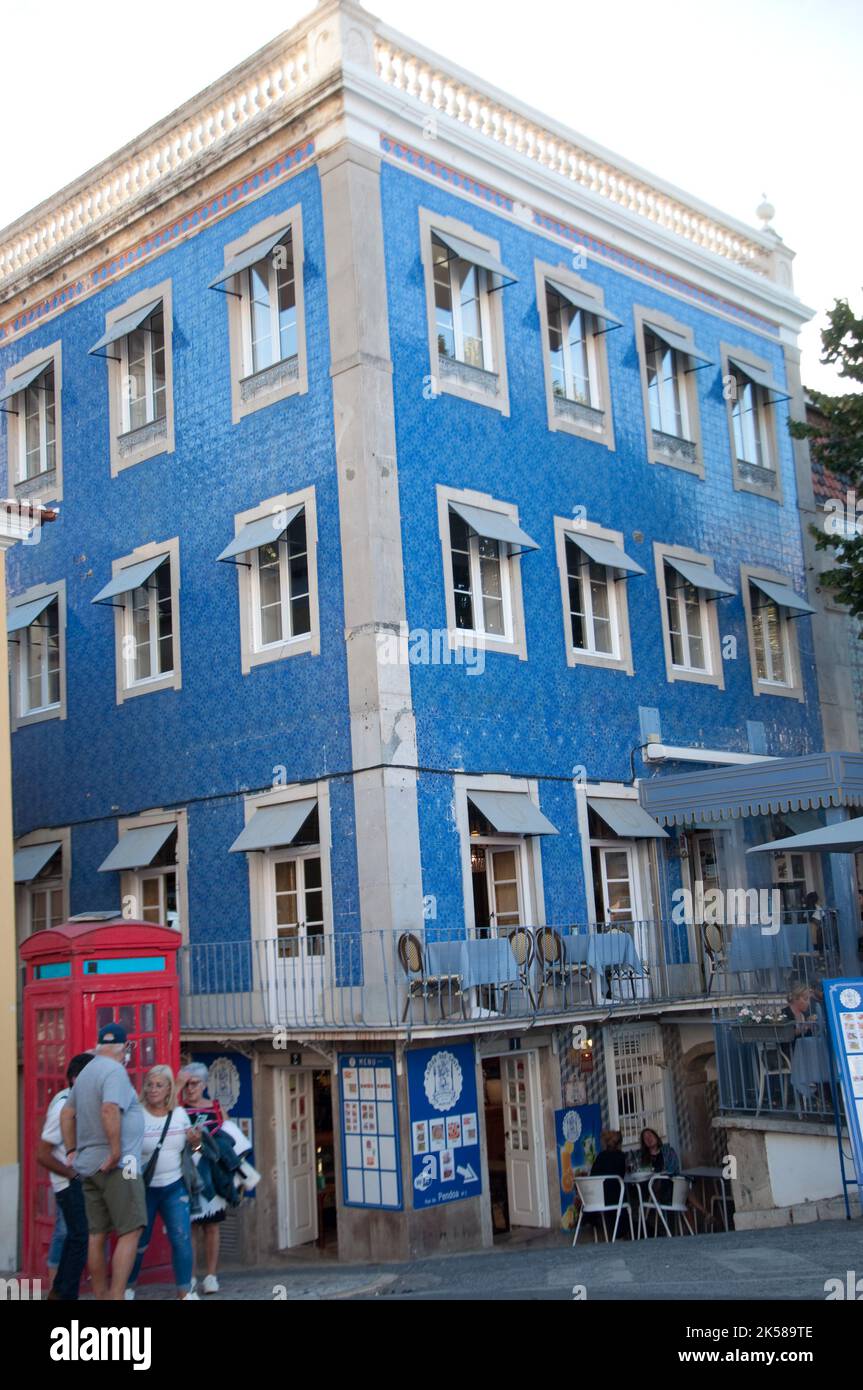 Haus mit Kacheln, Sintra, Portugal. Dieses wunderschön eingerichtete Haus hat eine ausgezeichnete Bäckerei/Konditorei darunter. Stockfoto
