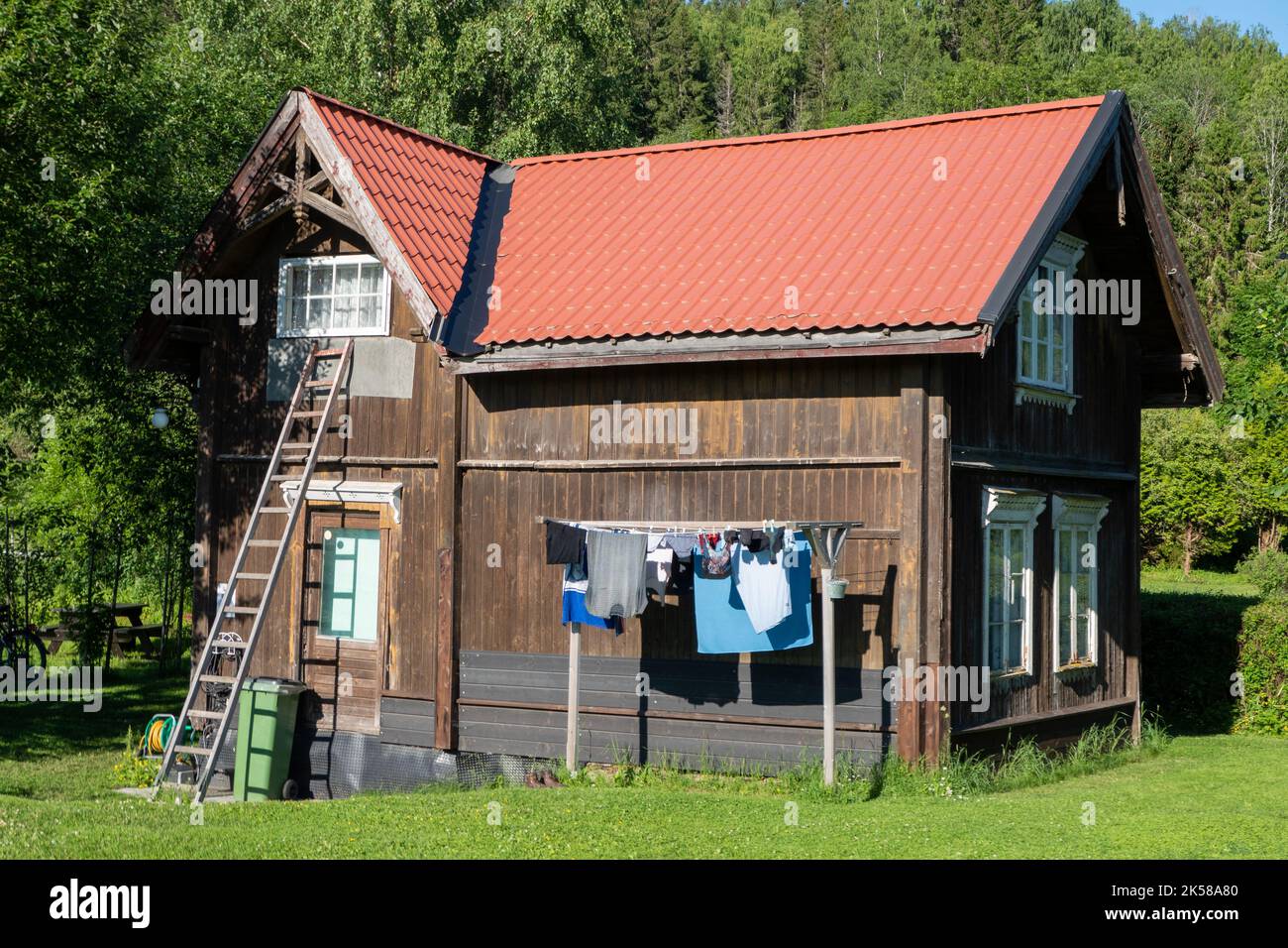 Typische Kabine oder stabbur in ländlichen Gebieten Norwegens Stockfoto