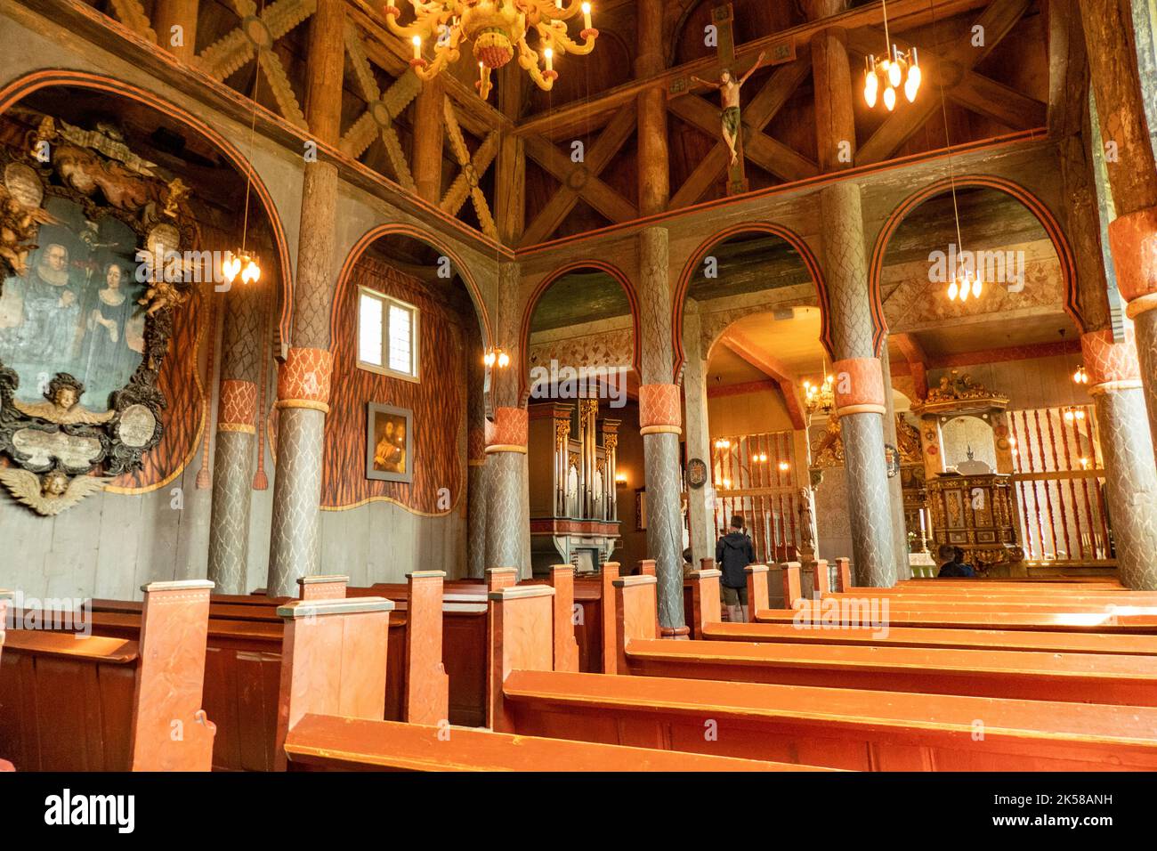 Innenraum der berühmten Stabkirche aus Holz von Ringebu in Norwegen Stockfoto