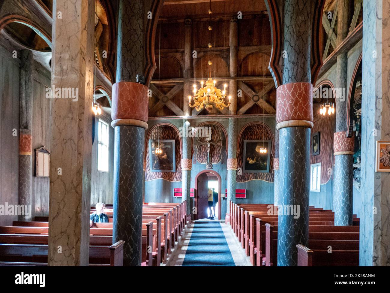 Innenraum der berühmten Stabkirche aus Holz von Ringebu in Norwegen Stockfoto
