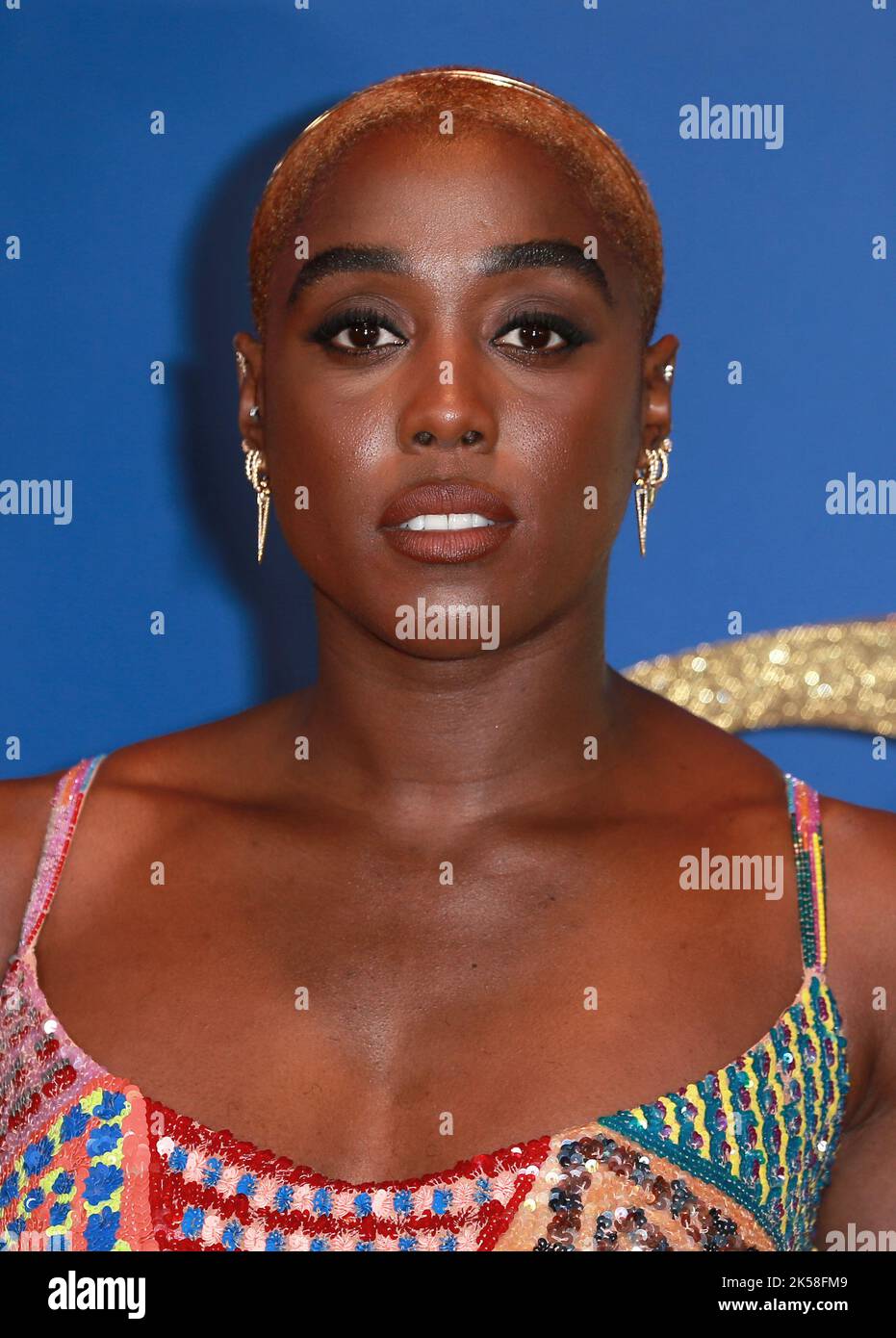 Lashana Lynch besucht Roald Dahls 'Matilda the Musical'-Uraufführung in der Royal Festival Hall in London, England. Stockfoto