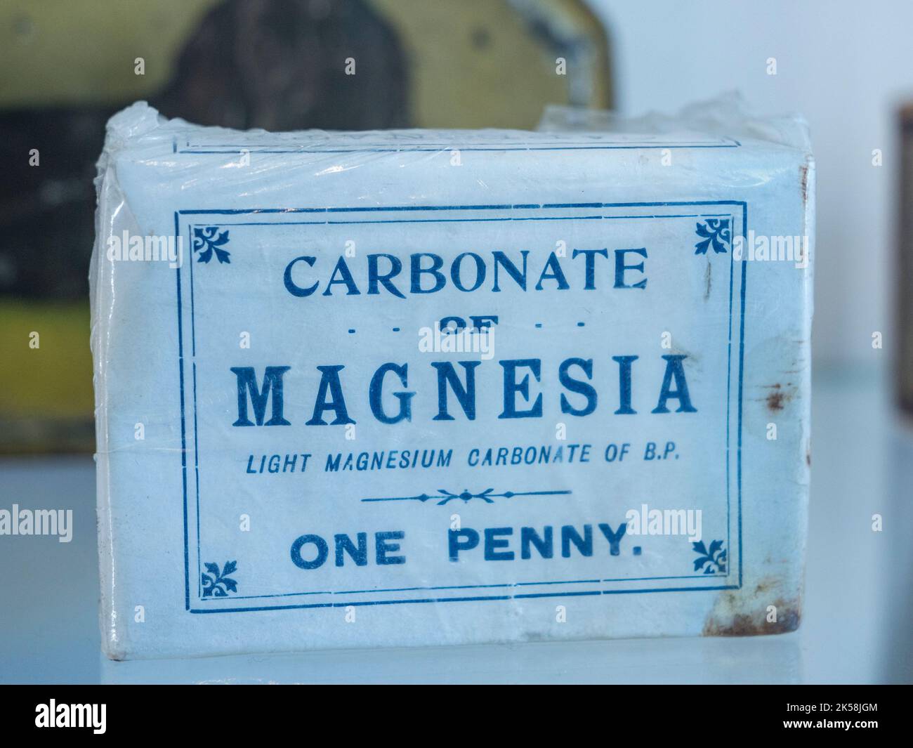 Magnesiumcarbonat (leichtes Magnesiumcarbonat von BP) im Spitfire and Hurricane Memorial Museum, Ramsgate, Kent, Großbritannien. Stockfoto
