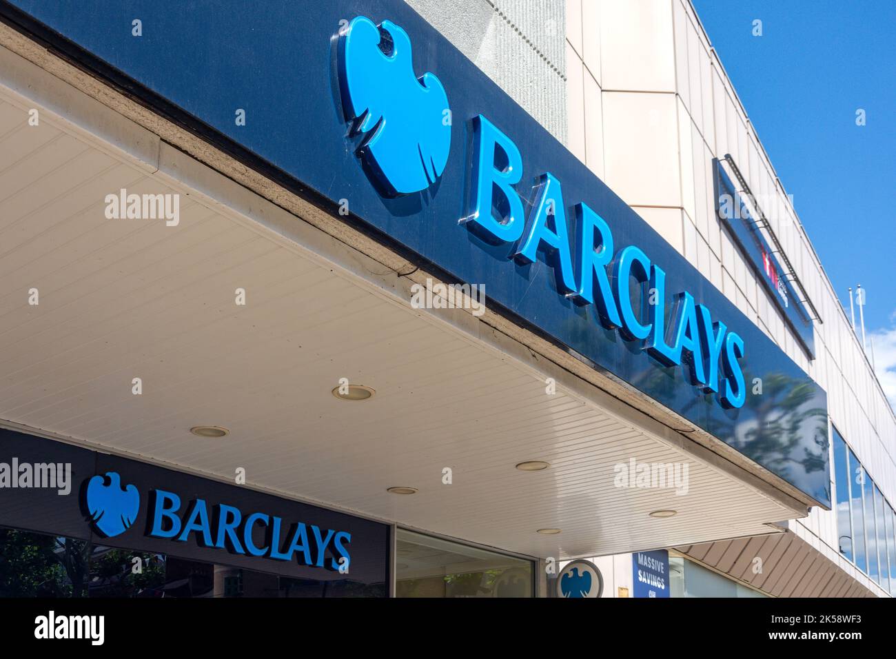 Logos der Barclays Bank, The Mall, George Street, Luton, Bedfordshire, England, Vereinigtes Königreich Stockfoto