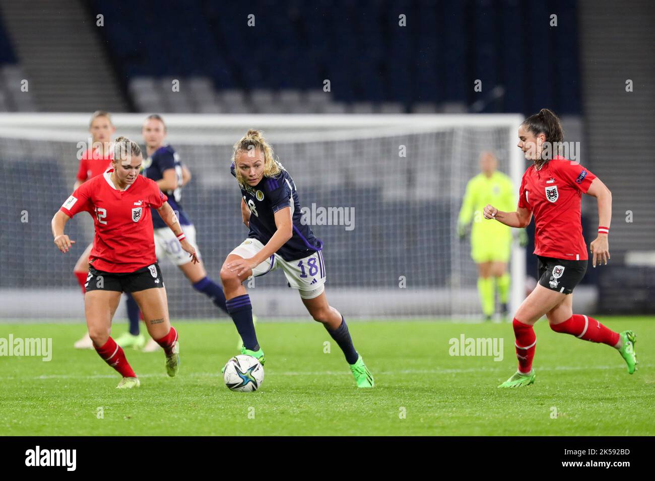 Glasgow, Großbritannien. 6. Oktober 2022. Im FIFA Frauen-Weltcup-Play-off zwischen Schottland und Österreich gewann Schottland 1 - 0, vor einer Rekordmenge im Hampden Park, Glasgow, Schottland. Das von Abigail Harrison erzielte Siegtor wurde in der zweiten Minute der Nachlaufzeit (92 Minuten) erzielt.Kredit: Findlay/Alamy Live News Stockfoto