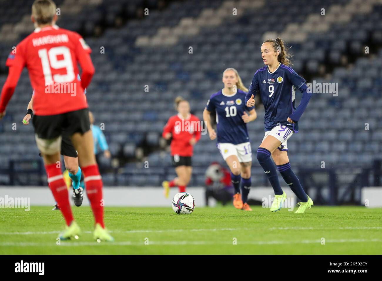 Glasgow, Großbritannien. 6. Oktober 2022. Im FIFA Frauen-Weltcup-Play-off zwischen Schottland und Österreich gewann Schottland 1 - 0, vor einer Rekordmenge im Hampden Park, Glasgow, Schottland. Das von Abigail Harrison erzielte Siegtor wurde in der zweiten Minute der Nachlaufzeit (92 Minuten) erzielt.Kredit: Findlay/Alamy Live News Stockfoto