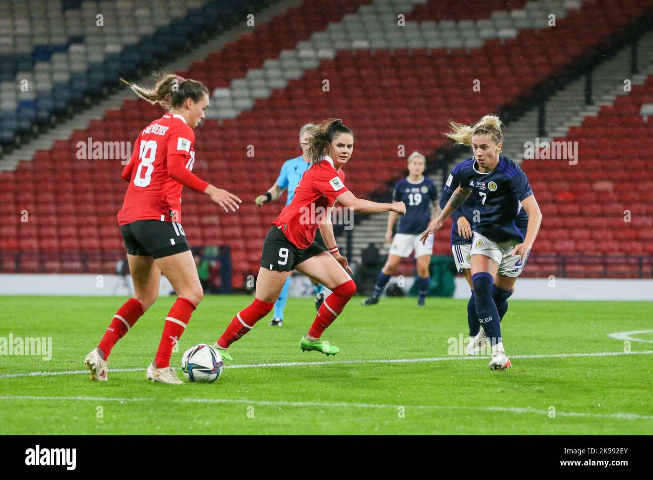 Glasgow, Großbritannien. 6. Oktober 2022. Im FIFA Frauen-Weltcup-Play-off zwischen Schottland und Österreich gewann Schottland 1 - 0, vor einer Rekordmenge im Hampden Park, Glasgow, Schottland. Das von Abigail Harrison erzielte Siegtor wurde in der zweiten Minute der Nachlaufzeit (92 Minuten) erzielt.Kredit: Findlay/Alamy Live News Stockfoto