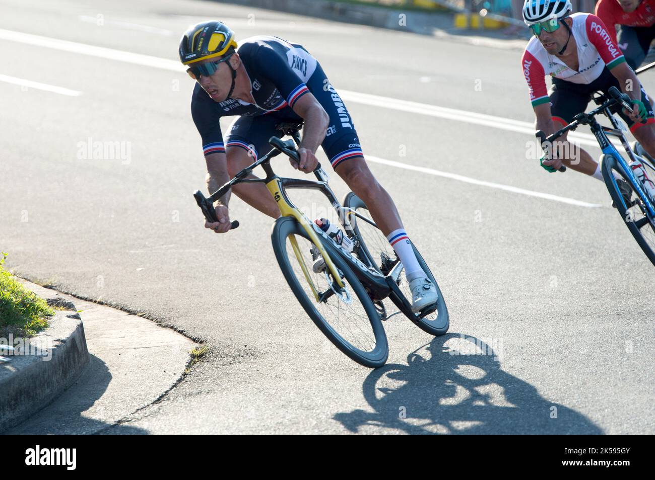 Christophe LaPorte aus Frankreich lehnt sich beim Straßenrennen der Elite der Männer, der UCI Road Cycling World Championships 2022, in die Ecke. Stockfoto