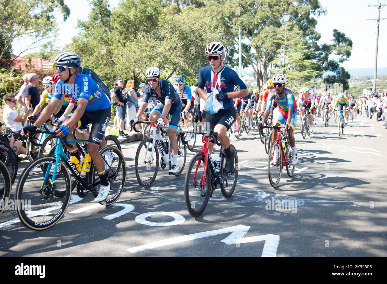 Magnus Sheffield von Team USA isst beim Elite Männer Road Race, UCI Road Cycling World Championships, Wollongong, AUS, Flunch rom a Musette Stockfoto