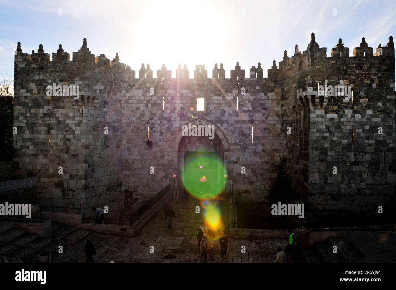 Damaskus-Tor aus dem 16. Jahrhundert in der Altstadt von Jerusalem. Stockfoto