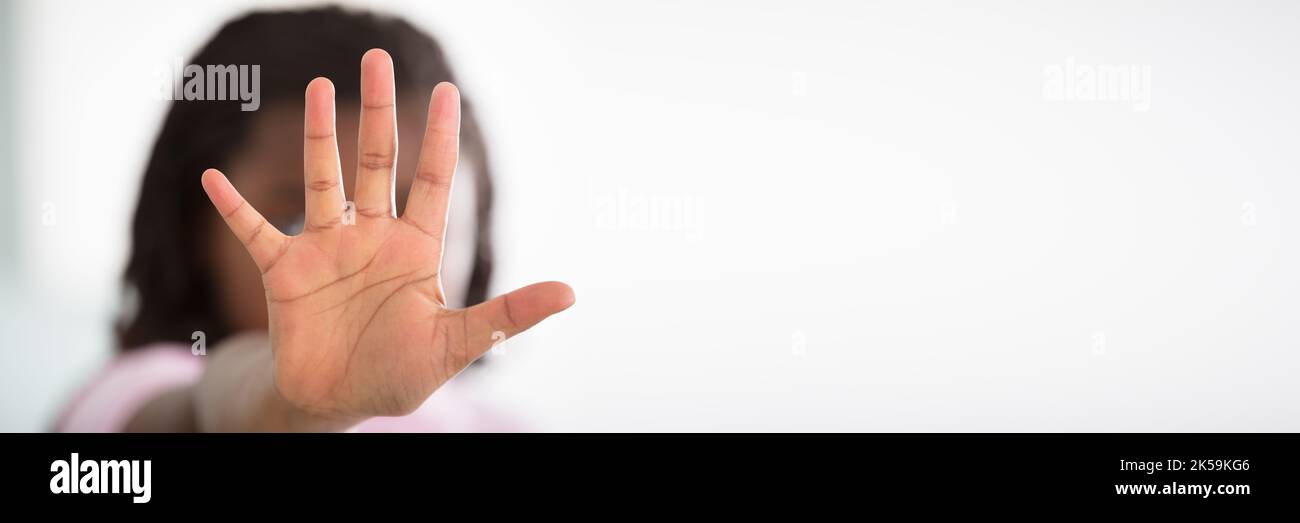 Stoppen Sie Die Kindesmisshandlung Durch Afroamerikanische Kinder. Handzeichen Stockfoto