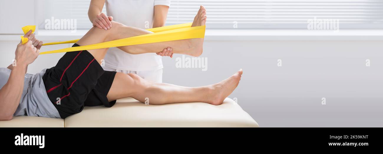 Therapie-Band-Übung. Therapeutisches Physio Rehab Training Stockfoto