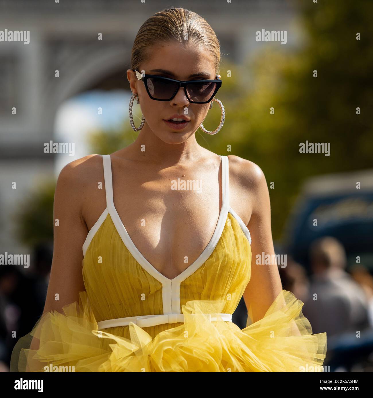 Victoria Swarovski Street Style während der Paris Fashion Week SS23 Stockfoto