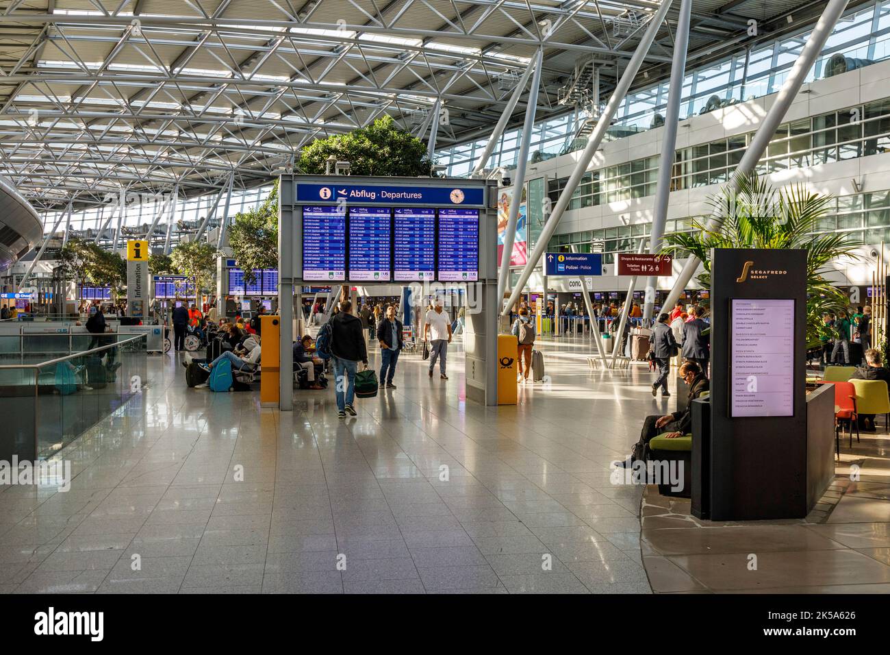 Düsseldorf Airport British Airways Arrival Terminal www.alamy.de
