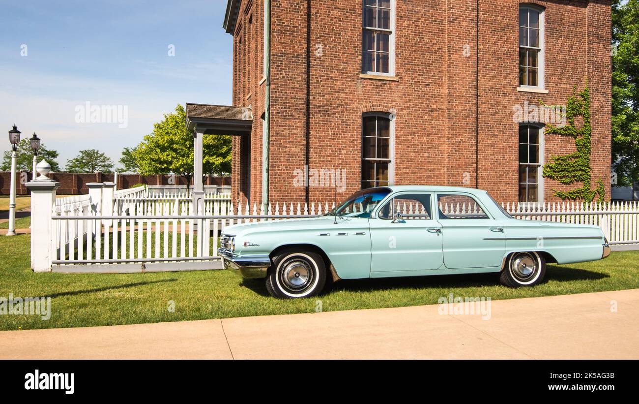 DEARBORN, MI/USA - 18. JUNI 2016: Ein Buick LeSaber 1962 mit VentiPorts auf der Henry Ford (THF) Motor Muster Car Show, in der Nähe von Detroit. Stockfoto