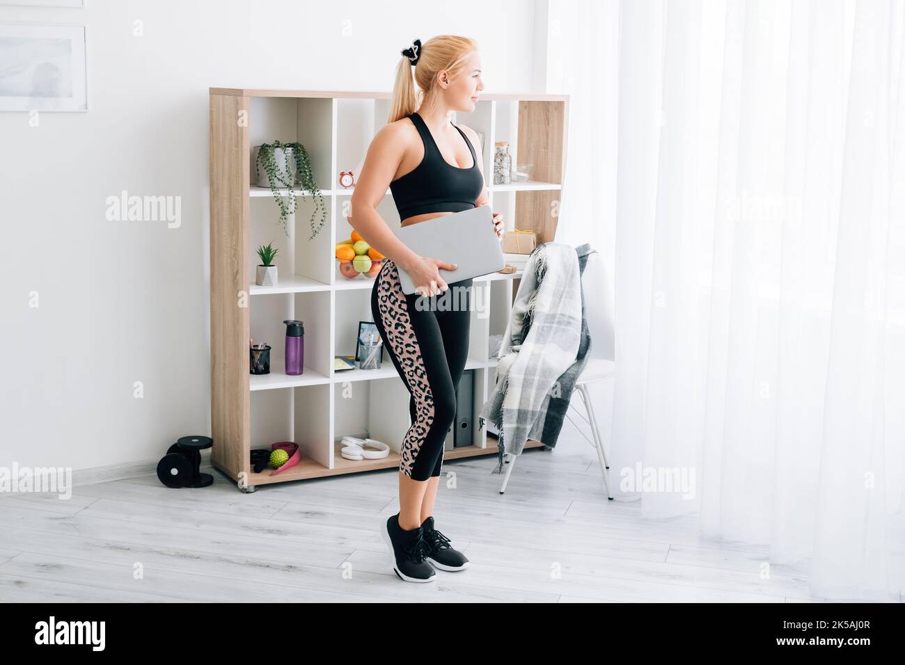 Online-Sport weibliche Gesundheit Heimfitness zu halten Stockfoto