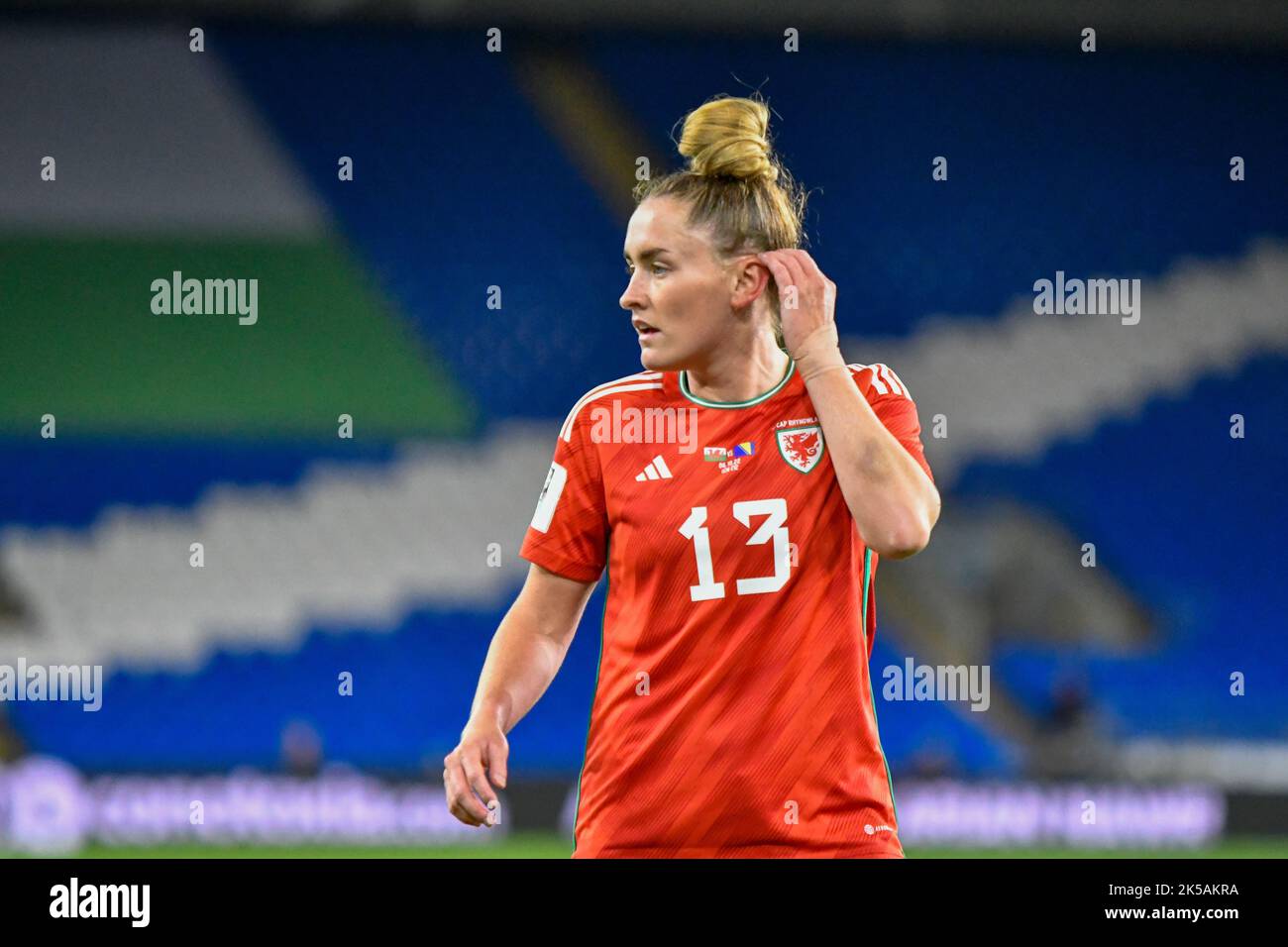 Cardiff, Wales. 6. Oktober 2022. Rachel Rowe aus Wales während des Play-Off-Spiels der FIFA Frauen zwischen Wales und Bosnien und Herzegowina im Cardiff City Stadium in Cardiff, Wales, Großbritannien, am 6. Oktober 2022. Quelle: Duncan Thomas/Majestic Media. Stockfoto Cardiff, Wales. 6. Oktober 2022. Rachel Rowe aus Wales während des Play-Off-Spiels der FIFA Frauen zwischen Wales und Bosnien und Herzegowina im Cardiff City Stadium in Cardiff, Wales, Großbritannien, am 6. Oktober 2022. Quelle: Duncan Thomas/Majestic Media. Stockfoto