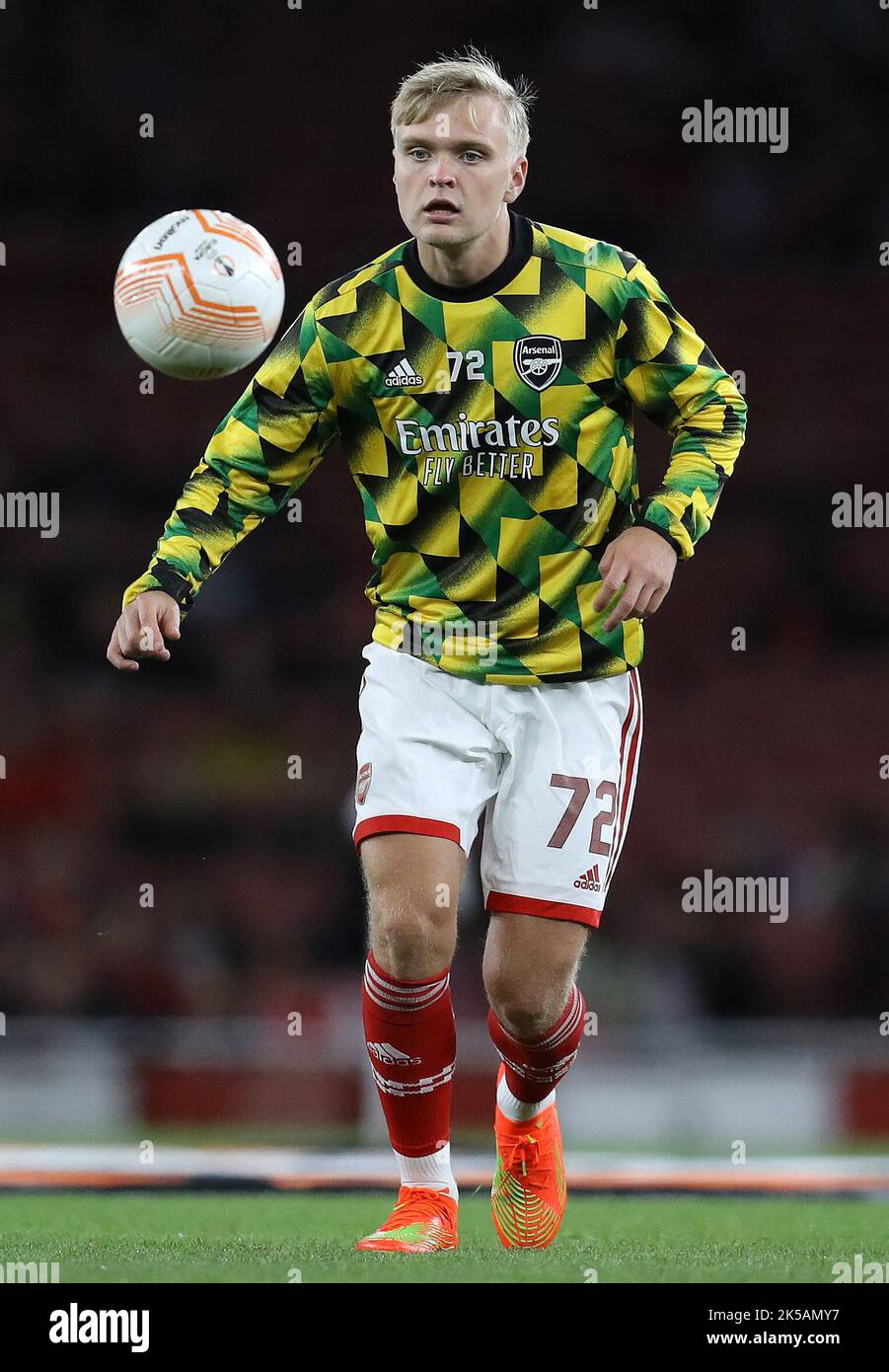 London, England, 6.. Oktober 2022. Matthew Smith von Arsenal erwärmt sich vor dem Spiel der UEFA Europa League im Emirates Stadium, London. Bildnachweis sollte lauten: Paul Terry / Sportimage Stockfoto