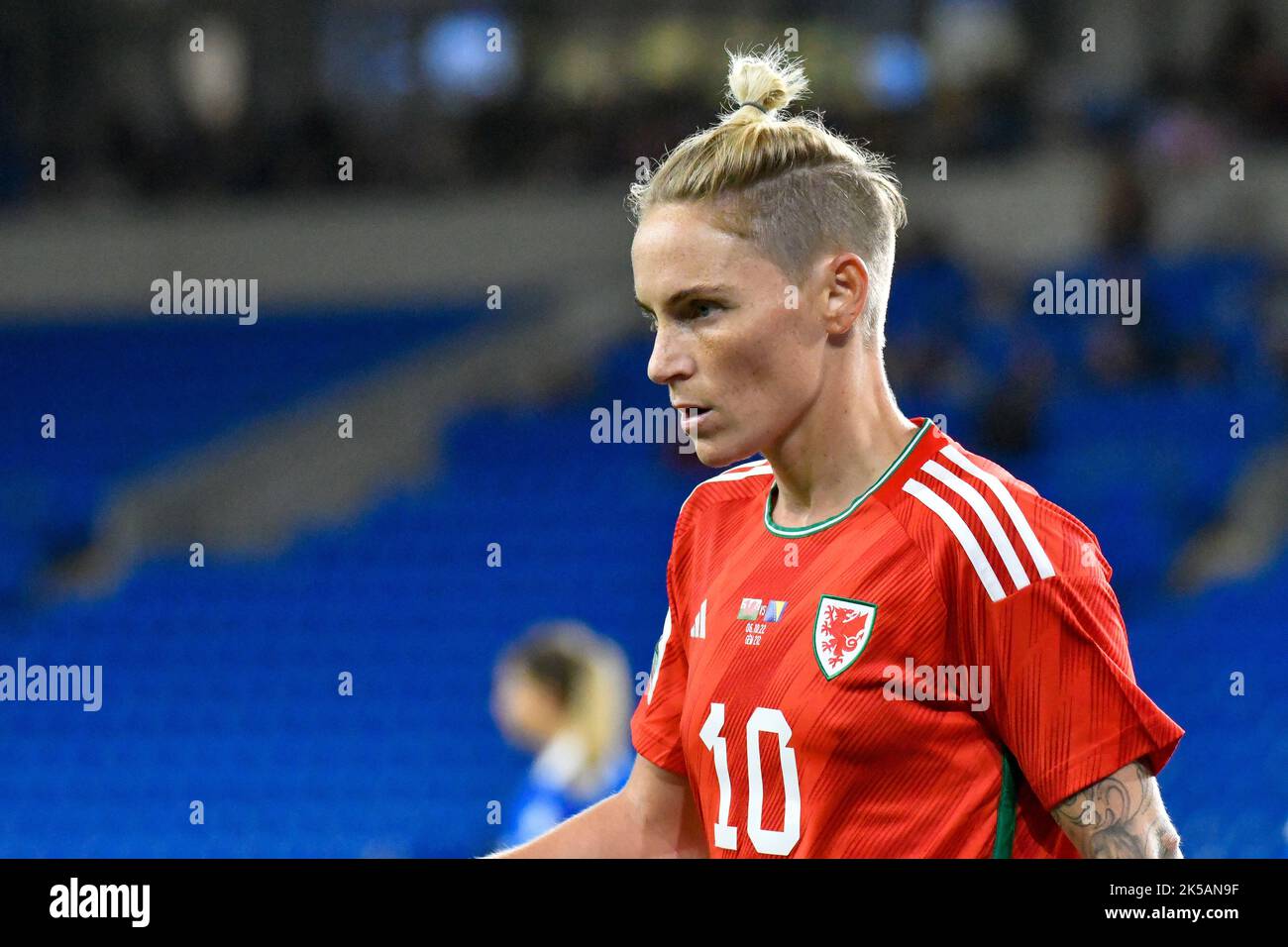Cardiff, Wales. 6. Oktober 2022. Jess Fishlock aus Wales während des FIFA Frauen-WM-Play-Off-Spiels zwischen Wales und Bosnien und Herzegowina am 6. Oktober 2022 im Cardiff City Stadium in Cardiff, Wales, Großbritannien. Quelle: Duncan Thomas/Majestic Media. Stockfoto Cardiff, Wales. 6. Oktober 2022. Jess Fishlock aus Wales während des FIFA Frauen-WM-Play-Off-Spiels zwischen Wales und Bosnien und Herzegowina am 6. Oktober 2022 im Cardiff City Stadium in Cardiff, Wales, Großbritannien. Quelle: Duncan Thomas/Majestic Media. Stockfoto