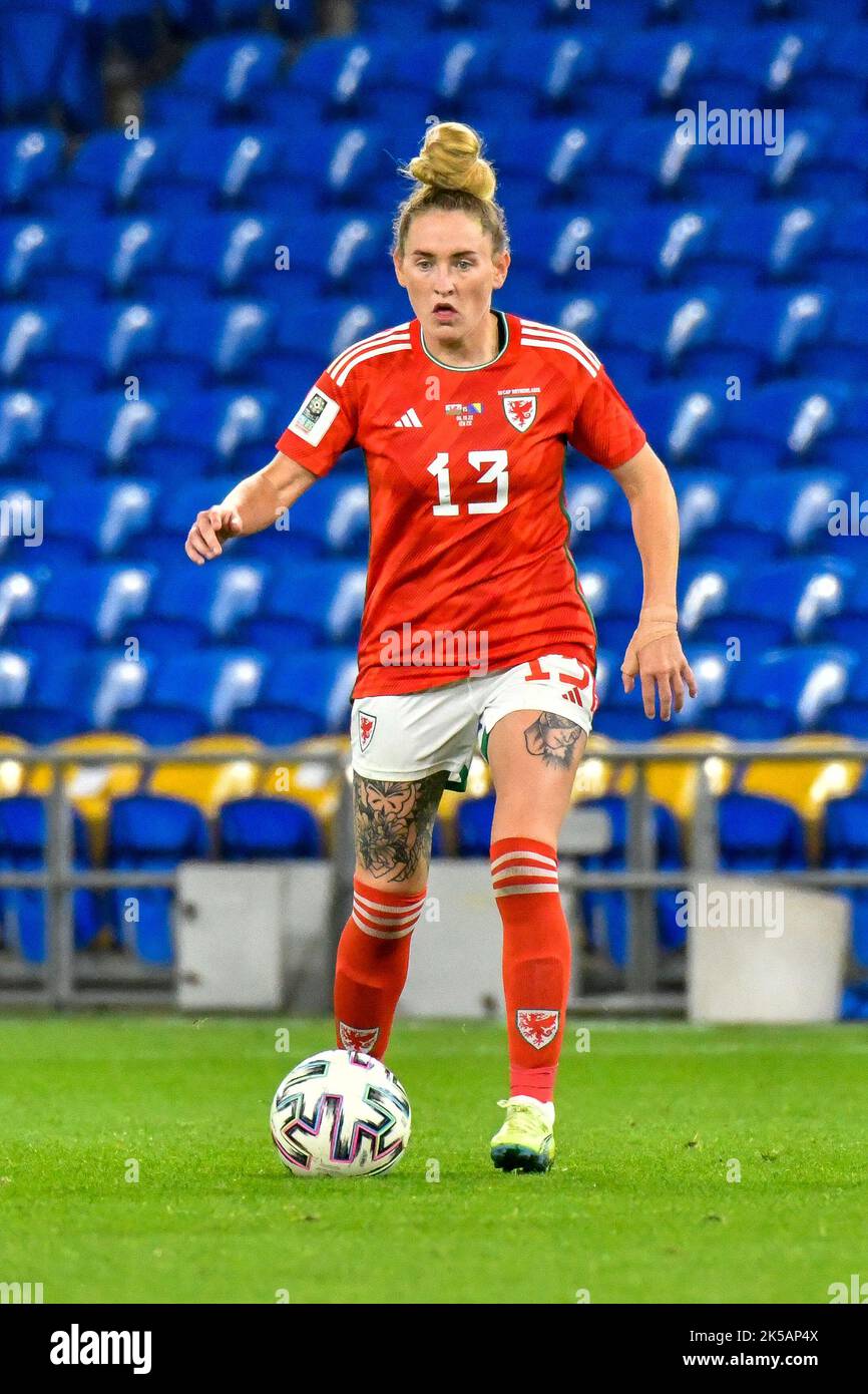 Cardiff, Wales. 6. Oktober 2022. Rachel Rowe aus Wales in Aktion während des FIFA Frauen-WM-Play-Off-Spiels zwischen Wales und Bosnien und Herzegowina am 6. Oktober 2022 im Cardiff City Stadium in Cardiff, Wales, Großbritannien. Quelle: Duncan Thomas/Majestic Media. Stockfoto Cardiff, Wales. 6. Oktober 2022. Rachel Rowe aus Wales in Aktion während des FIFA Frauen-WM-Play-Off-Spiels zwischen Wales und Bosnien und Herzegowina am 6. Oktober 2022 im Cardiff City Stadium in Cardiff, Wales, Großbritannien. Quelle: Duncan Thomas/Majestic Media. Stockfoto