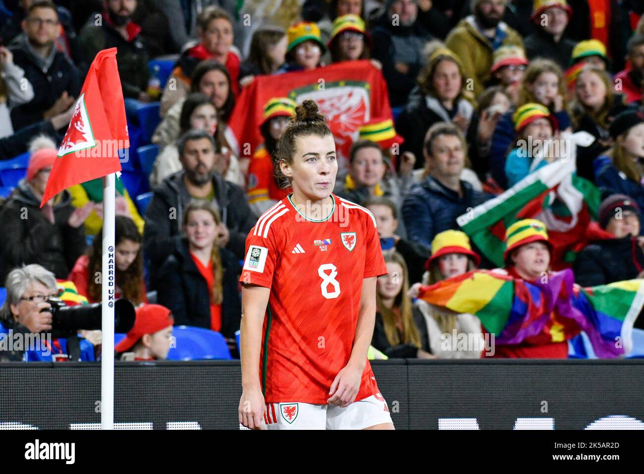 Cardiff, Wales. 6. Oktober 2022. Angharad James von Wales während des FIFA Frauen-WM-Play-Off-Spiels zwischen Wales und Bosnien und Herzegowina am 6. Oktober 2022 im Cardiff City Stadium in Cardiff, Wales, Großbritannien. Quelle: Duncan Thomas/Majestic Media. Stockfoto Cardiff, Wales. 6. Oktober 2022. Angharad James von Wales während des FIFA Frauen-WM-Play-Off-Spiels zwischen Wales und Bosnien und Herzegowina am 6. Oktober 2022 im Cardiff City Stadium in Cardiff, Wales, Großbritannien. Quelle: Duncan Thomas/Majestic Media. Stockfoto