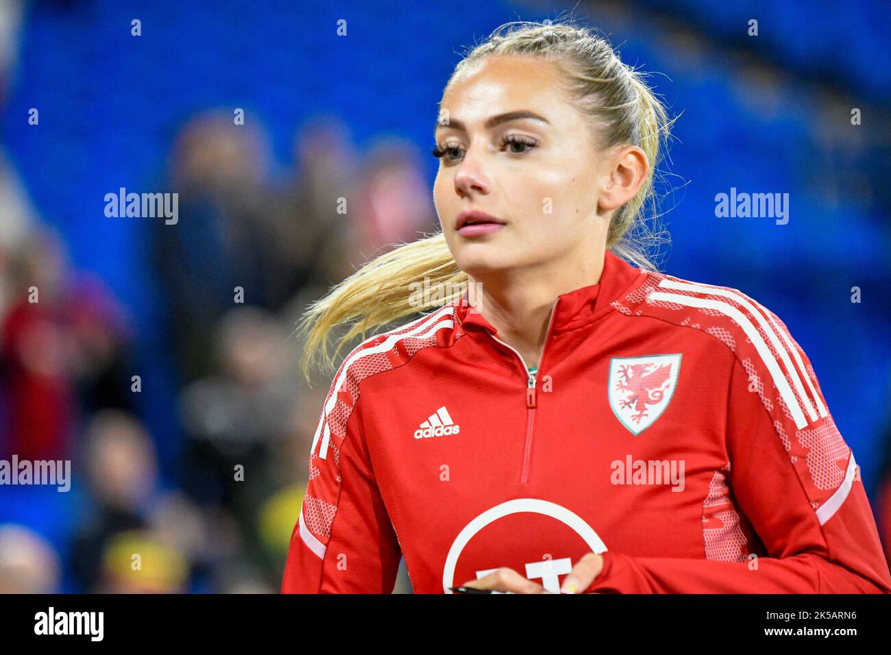 Cardiff, Wales. 6. Oktober 2022. Charlie Estcourt aus Wales nach dem FIFA Frauen-WM-Play-Off-Spiel zwischen Wales und Bosnien und Herzegowina am 6. Oktober 2022 im Cardiff City Stadium in Cardiff, Wales, Großbritannien. Quelle: Duncan Thomas/Majestic Media. Stockfoto Cardiff, Wales. 6. Oktober 2022. Charlie Estcourt aus Wales nach dem FIFA Frauen-WM-Play-Off-Spiel zwischen Wales und Bosnien und Herzegowina am 6. Oktober 2022 im Cardiff City Stadium in Cardiff, Wales, Großbritannien. Quelle: Duncan Thomas/Majestic Media. Stockfoto