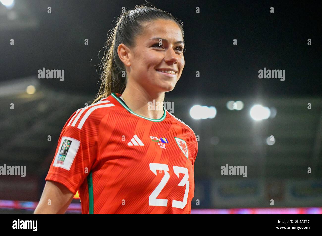 Cardiff, Wales. 6. Oktober 2022. Ffion Morgan von Wales nach dem FIFA Frauen-WM-Play-Off-Spiel zwischen Wales und Bosnien und Herzegowina am 6. Oktober 2022 im Cardiff City Stadium in Cardiff, Wales, Großbritannien. Quelle: Duncan Thomas/Majestic Media. Stockfoto Cardiff, Wales. 6. Oktober 2022. Ffion Morgan von Wales nach dem FIFA Frauen-WM-Play-Off-Spiel zwischen Wales und Bosnien und Herzegowina am 6. Oktober 2022 im Cardiff City Stadium in Cardiff, Wales, Großbritannien. Quelle: Duncan Thomas/Majestic Media. Stockfoto