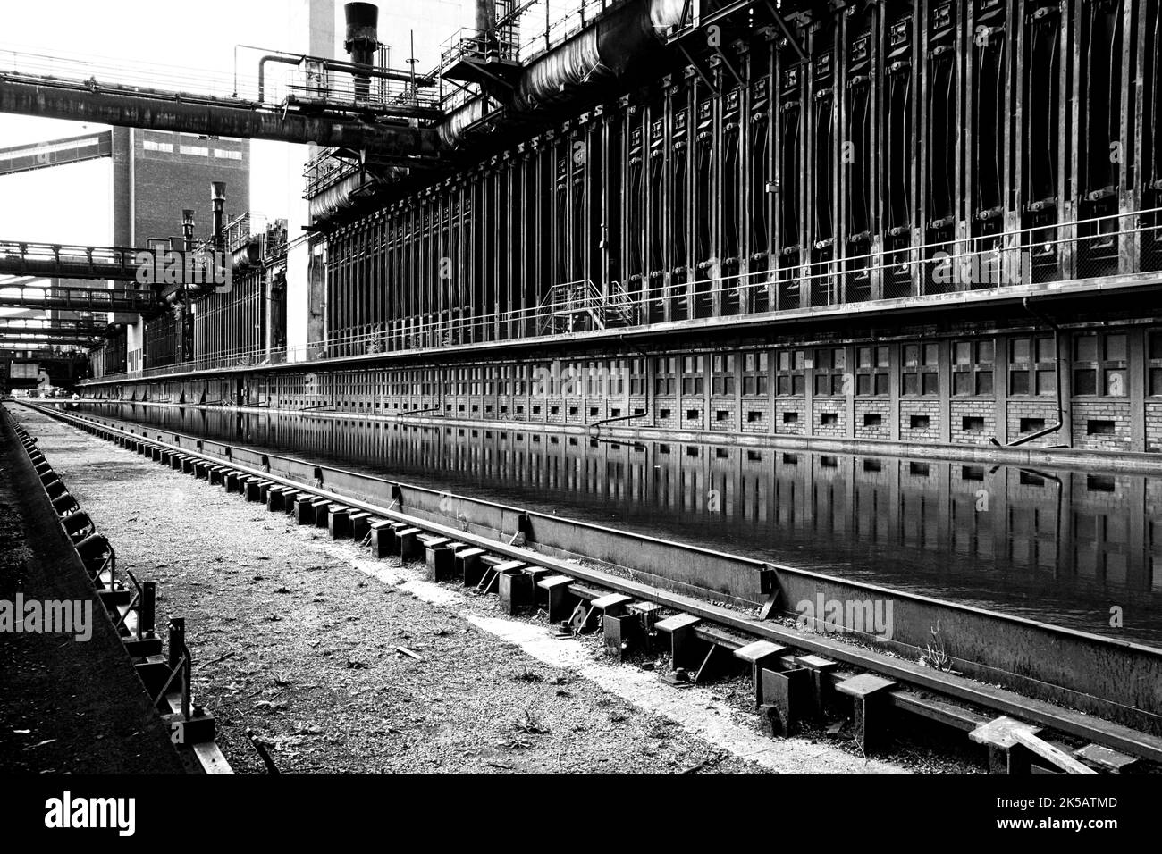 Eine Graustufenaufnahme der Zeche Zollverein Stockfoto