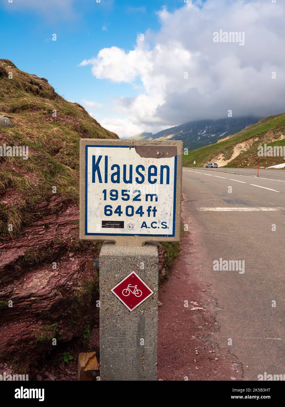 Klausenpass, Schweiz - 2. Juni 2022: Der Klausenpass - 1948 m - ist ein Passübergang im Schweizer Kanton Uri. Der Pass führt von Altdorf durch Stockfoto