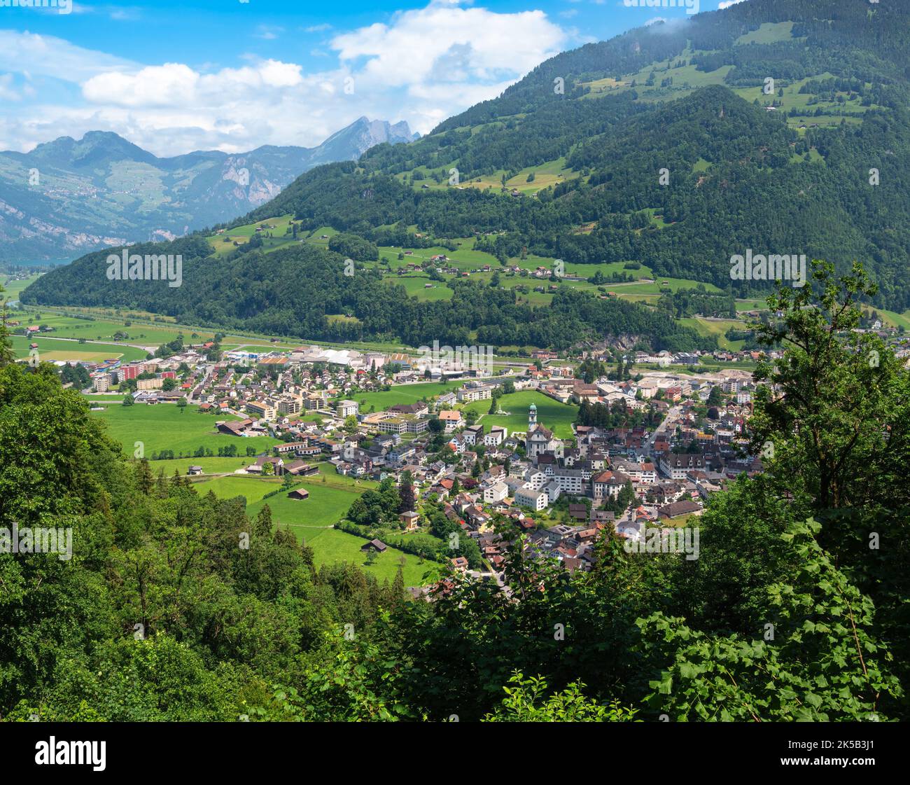 Nafels ist eine Stadt in der Gemeinde Glarus Nord des Kantons Glarus, Schweiz. Stockfoto