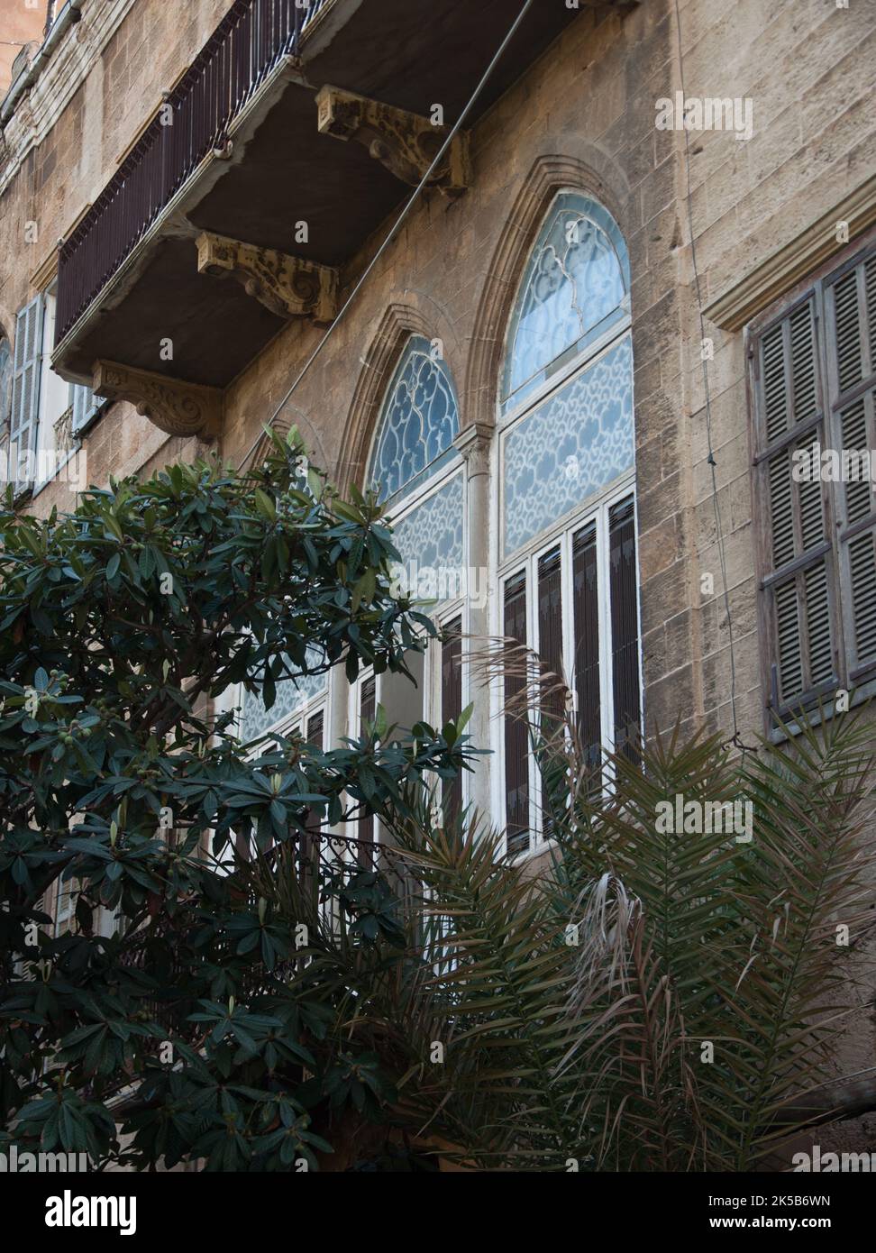 Altes libanesisches Haus mit traditionellen Fenstern, Beirut, Libanon, Naher Osten Stockfoto