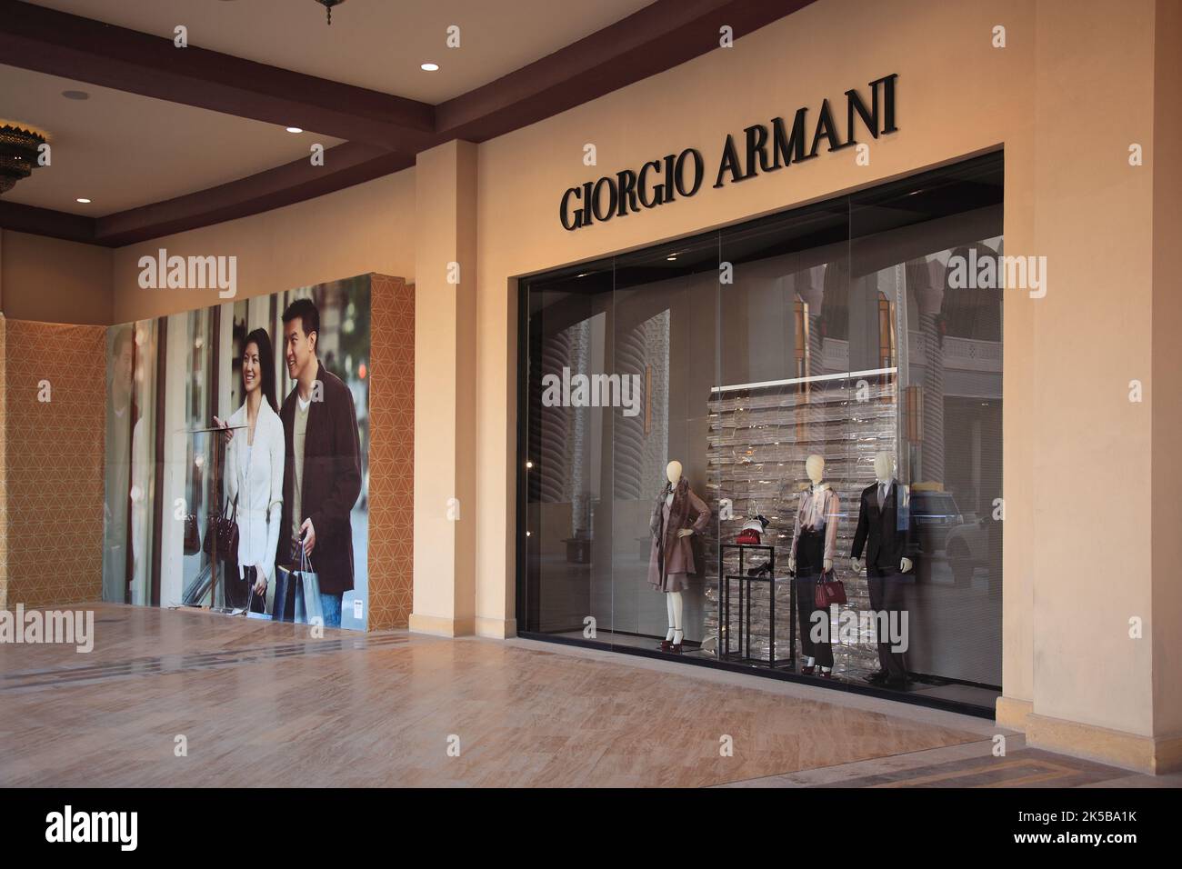 Armani Laden, Qatar Pearl und Porto Arabia, Doha, Katar, Katar Stockfoto