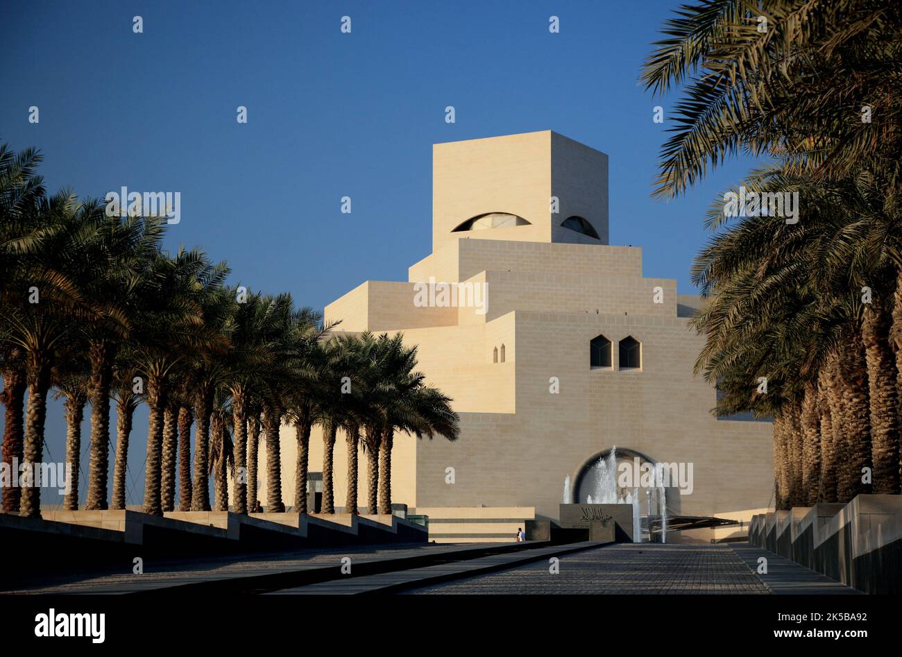 Museum für islamische Kunst, gilt als bedeutenstes Museum für islamische Kunst in Arabien, Wahrzeichen der Stadt Doha, Katar, Katar Stockfoto