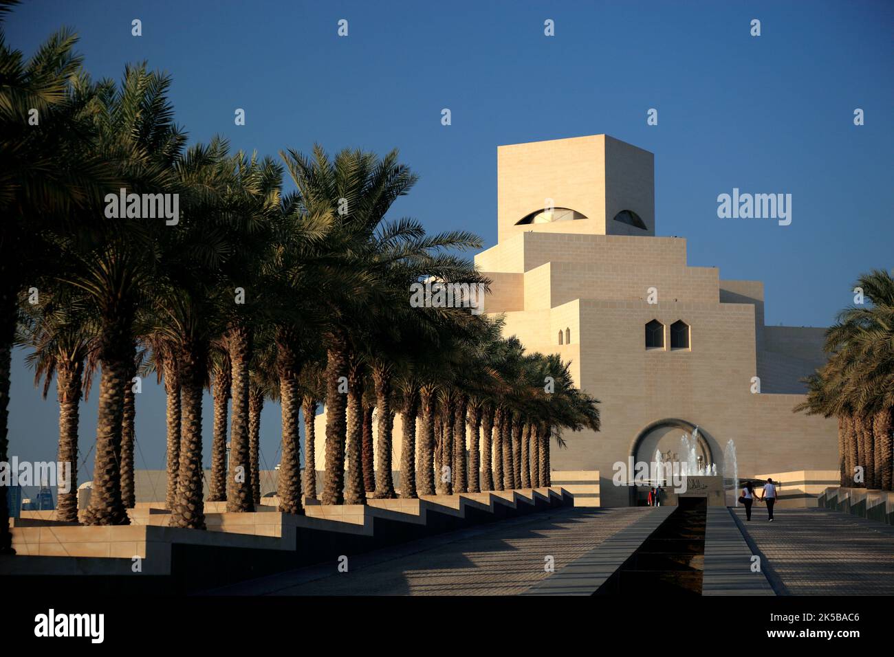 Museum für islamische Kunst, gilt als bedeutenstes Museum für islamische Kunst in Arabien, Wahrzeichen der Stadt Doha, Katar, Katar Stockfoto