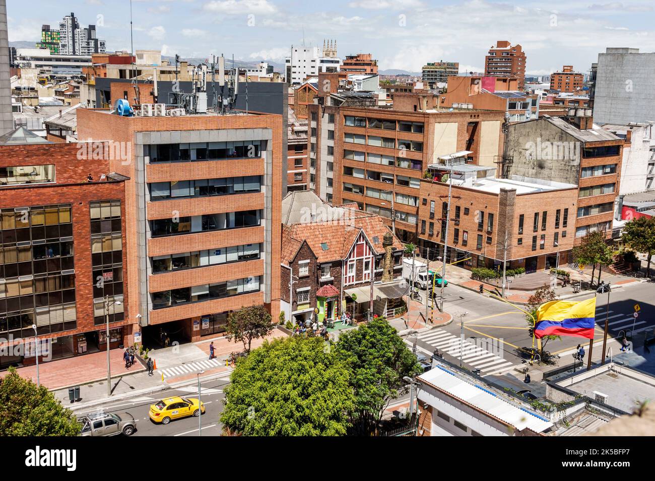 Bogota Kolumbien, Chapinero Norte, Nachbarschaft Panoramablick auf die Skyline der Stadt Hochhäuser Wohnhäuser Dächer Stadtantenne Overhead, stre Stockfoto